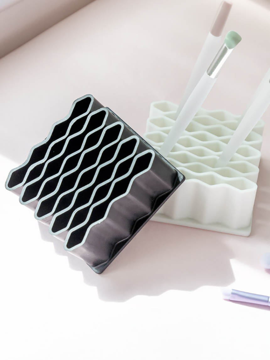 DAISO Wave Brush Holder