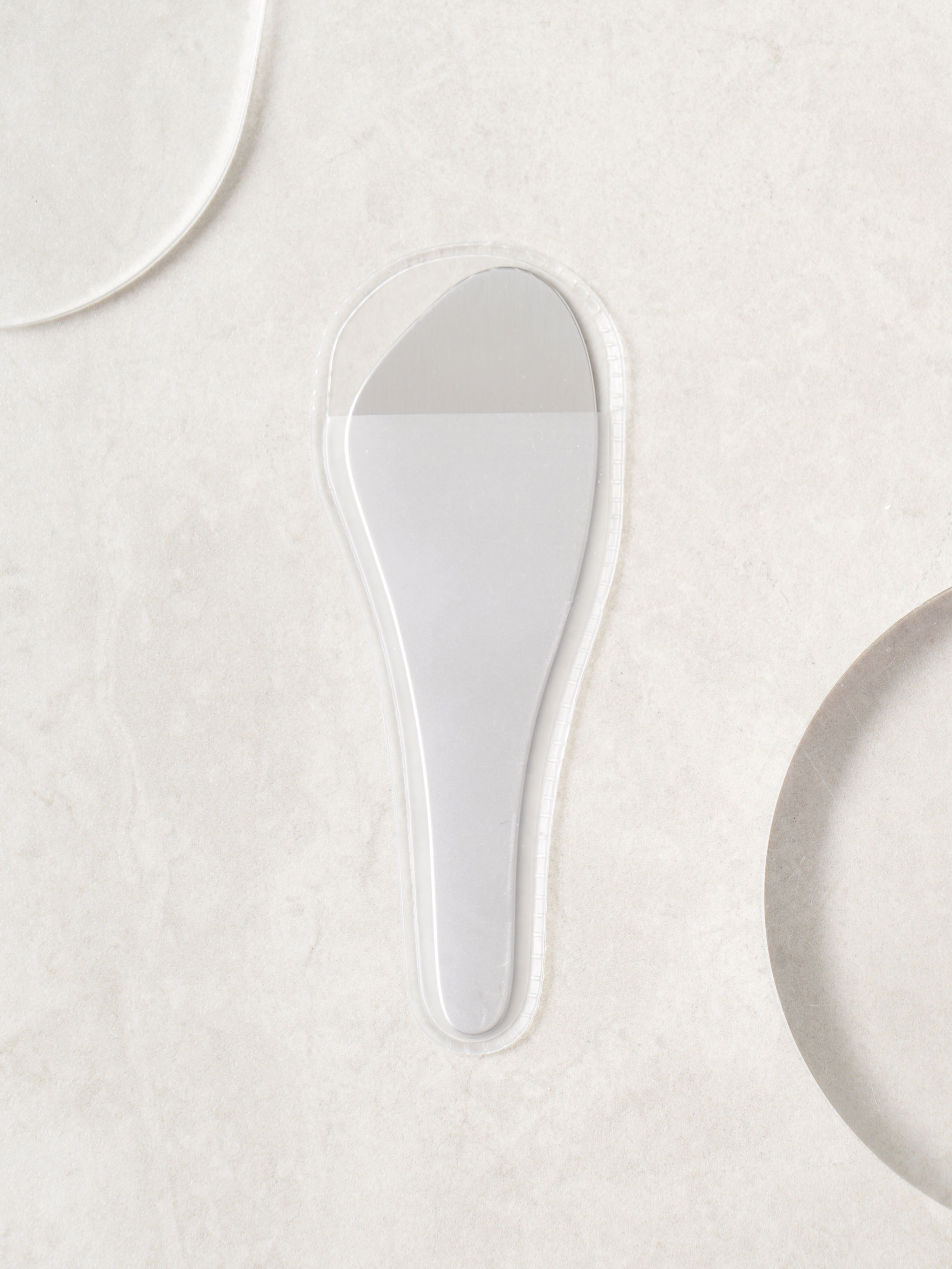 DAISO Curved makeup spatula