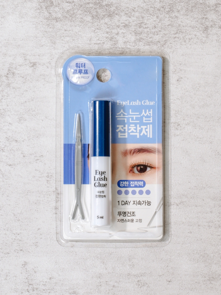 DAISO Eyelash glue and double eyelid liquid