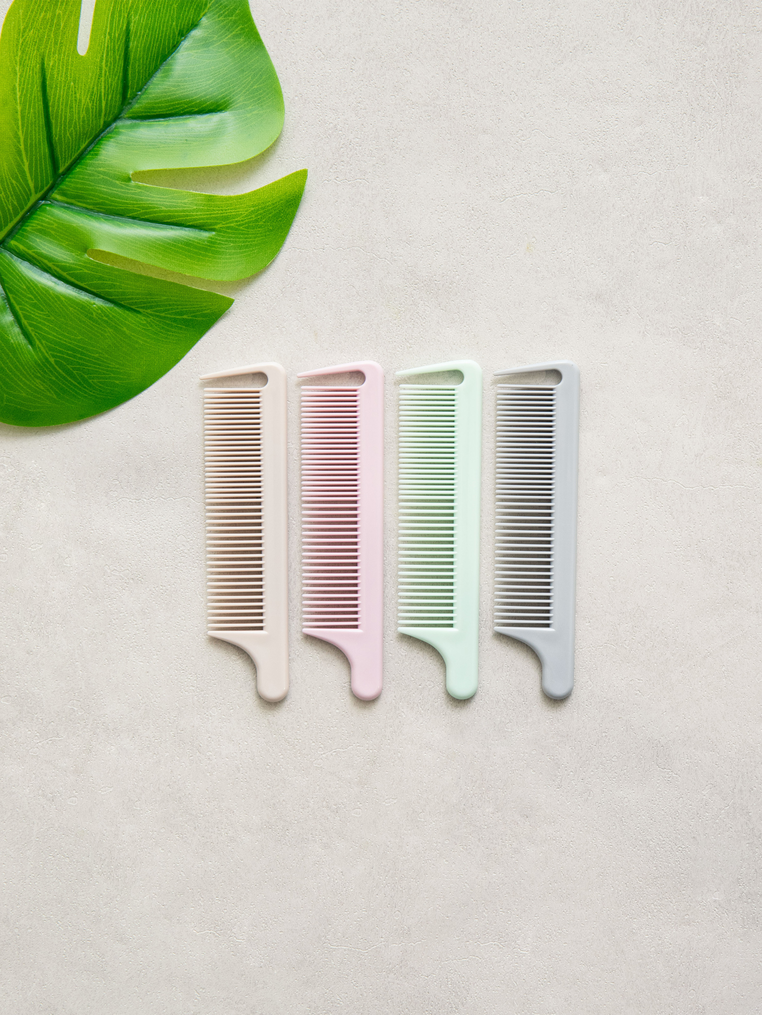 DAISO Pocket Mini Tail Comb (4 pieces)