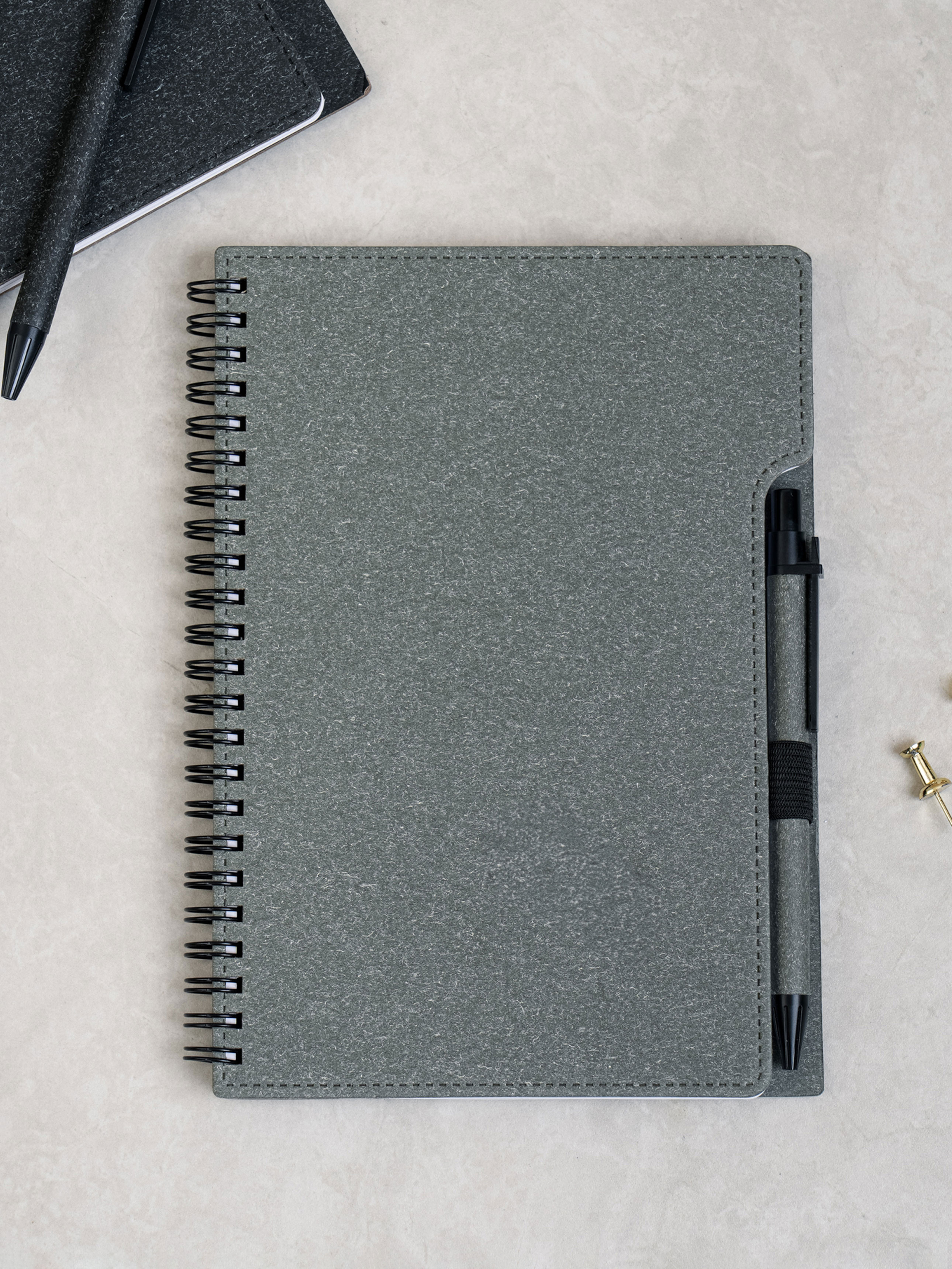 DAISO Office_Lined notebook with pen (A5/80 sheets)