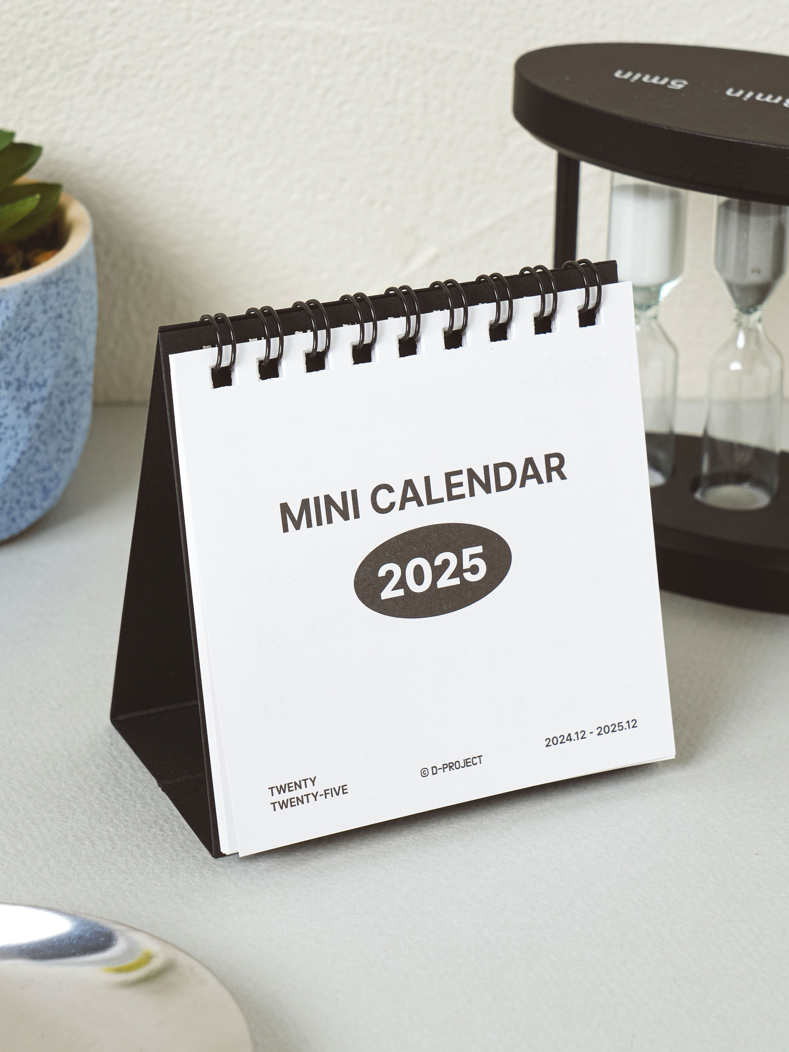 DAISO 2025 Mini Desk Calendar