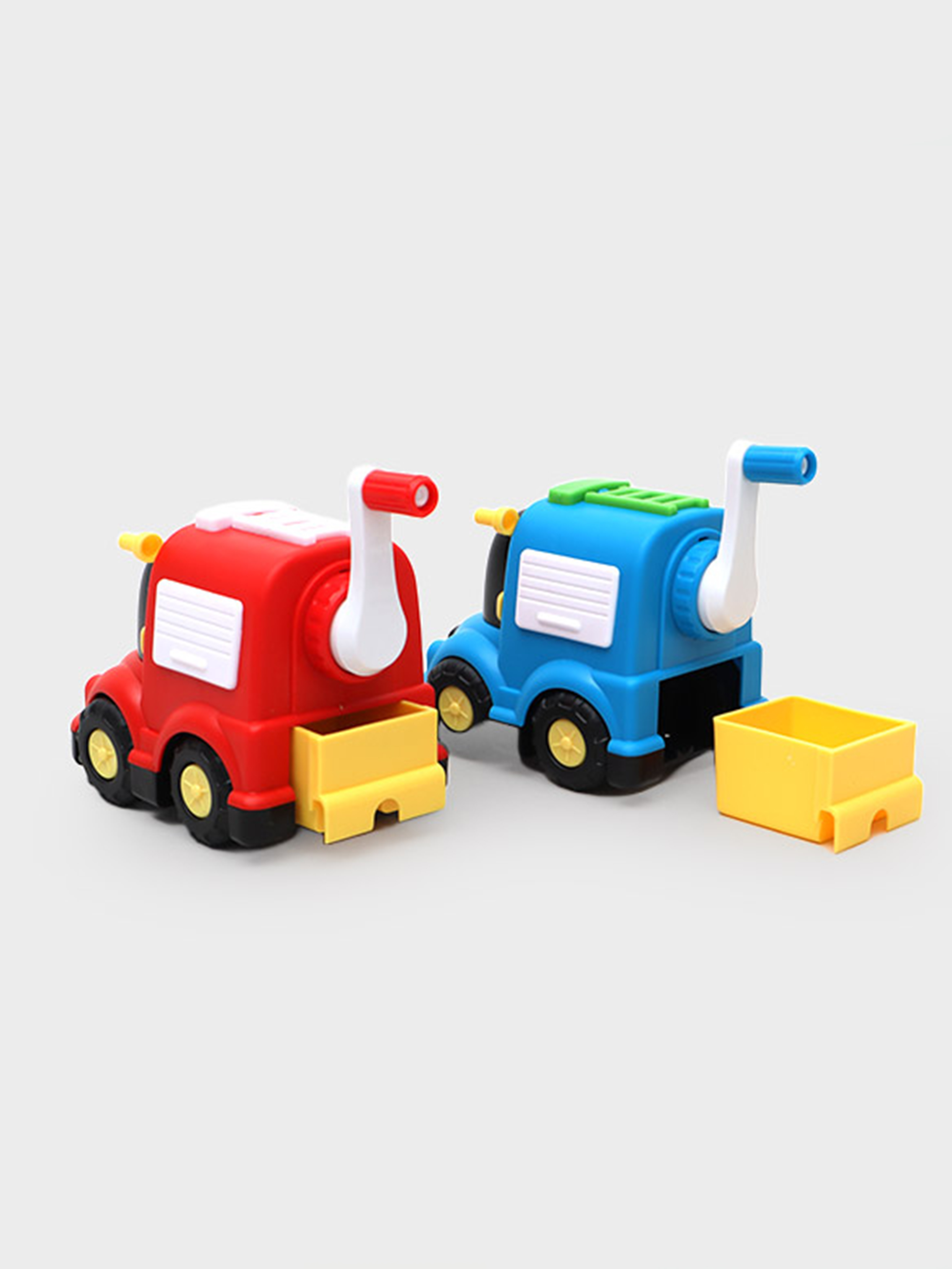 DAISO Car shaped pencil sharpener