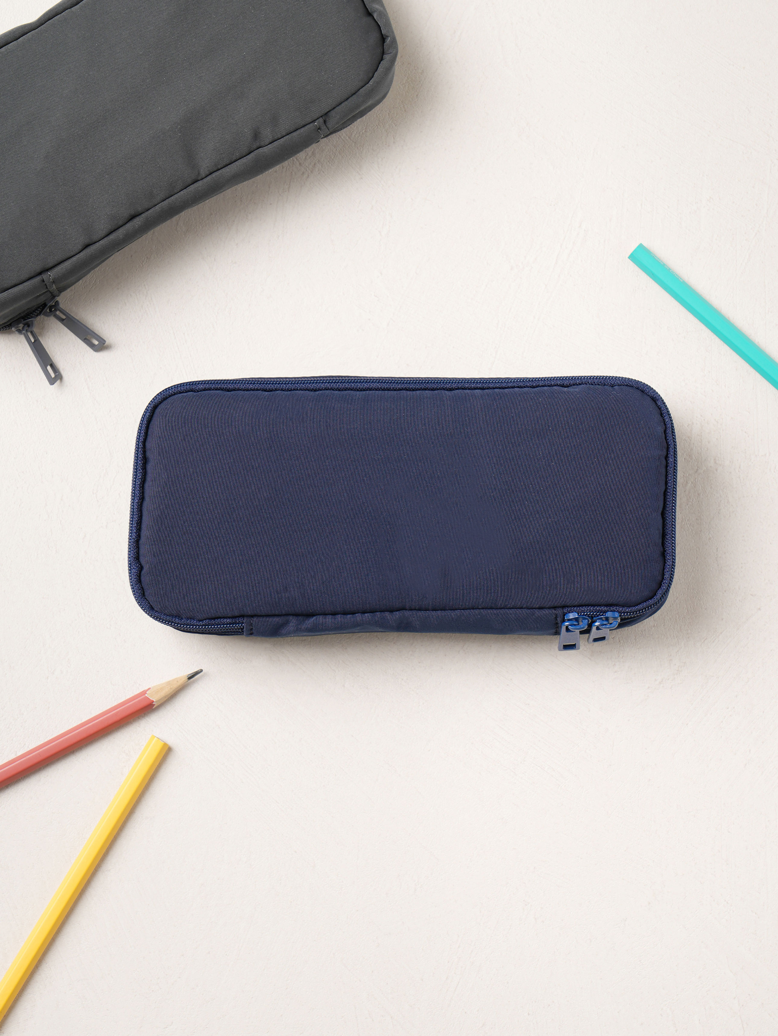 DAISO Monochromatic pencil case