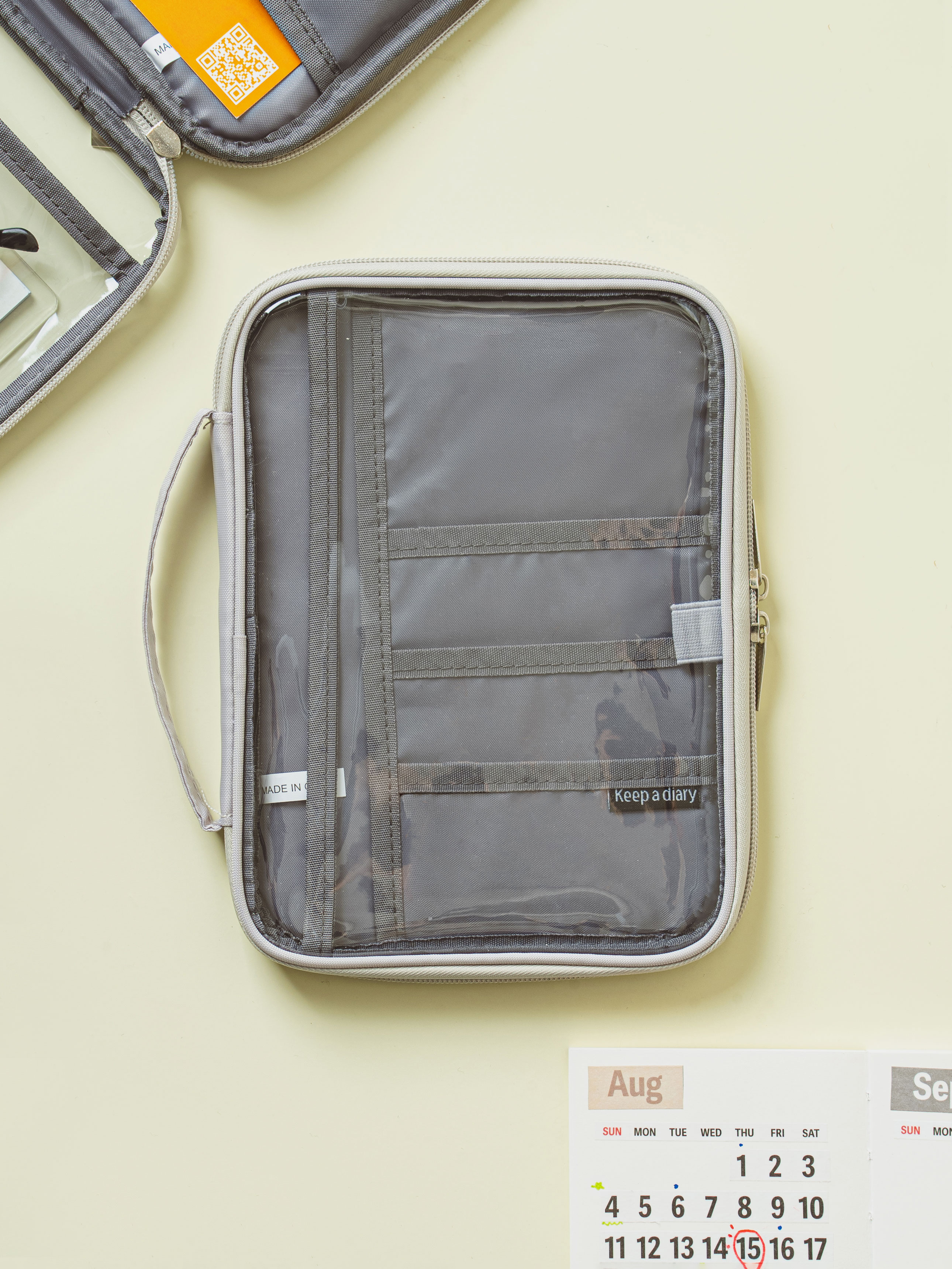 DAISO Transparent cover book pouch