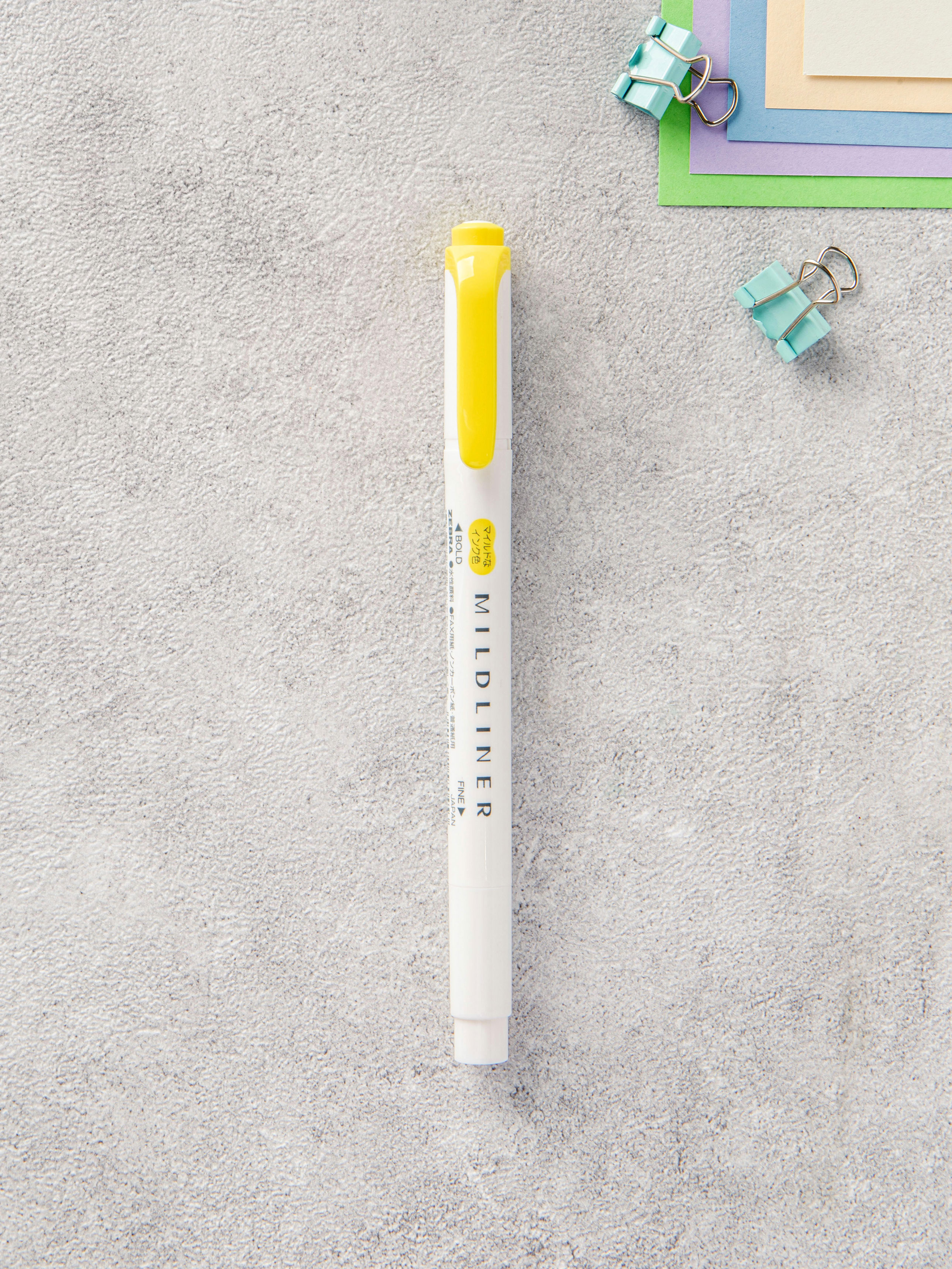 DAISO Zebra Mildliner Twin Lemon Yellow