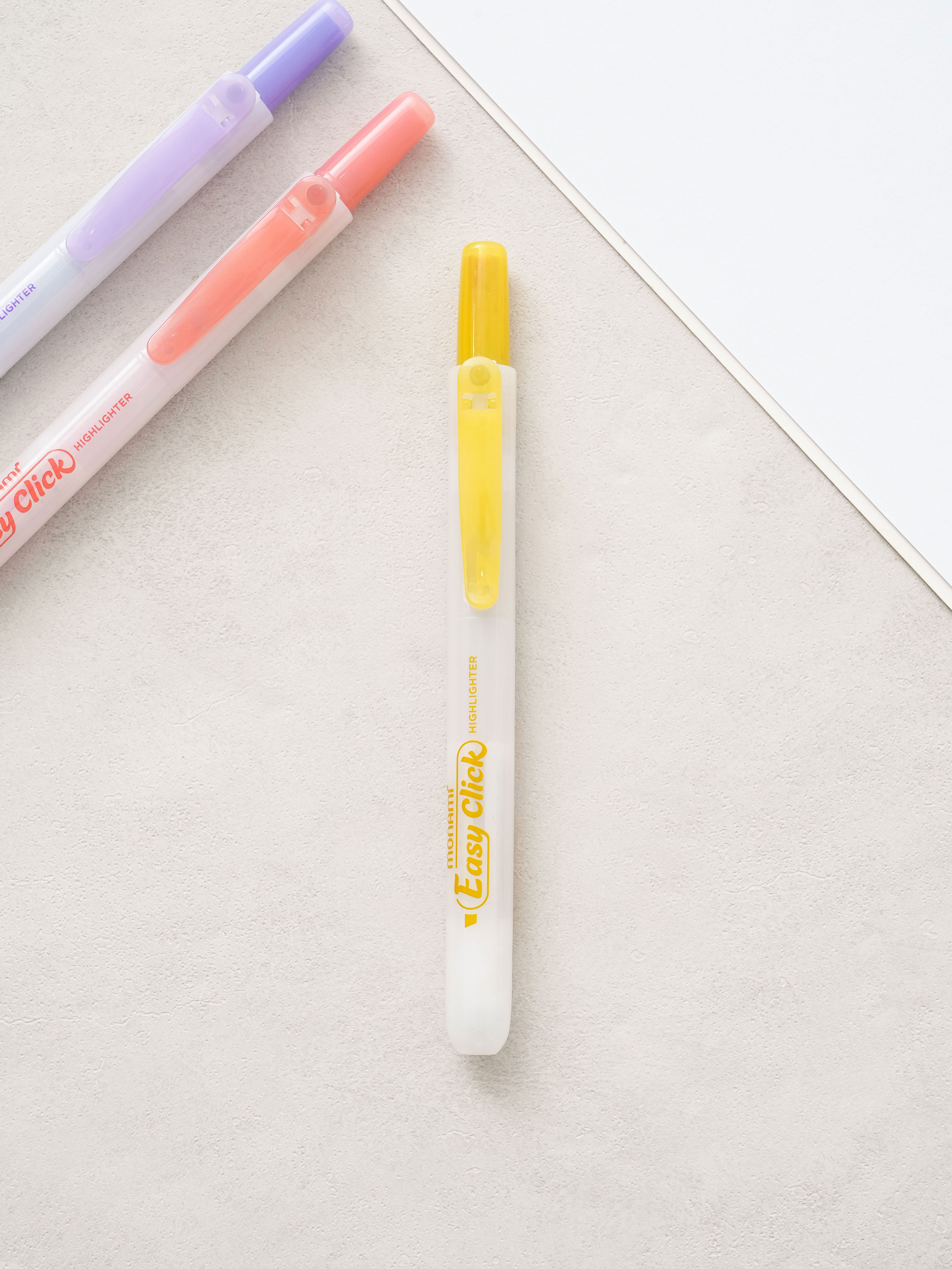 DAISO Monami Easy Click Highlighter (Banana Yellow)