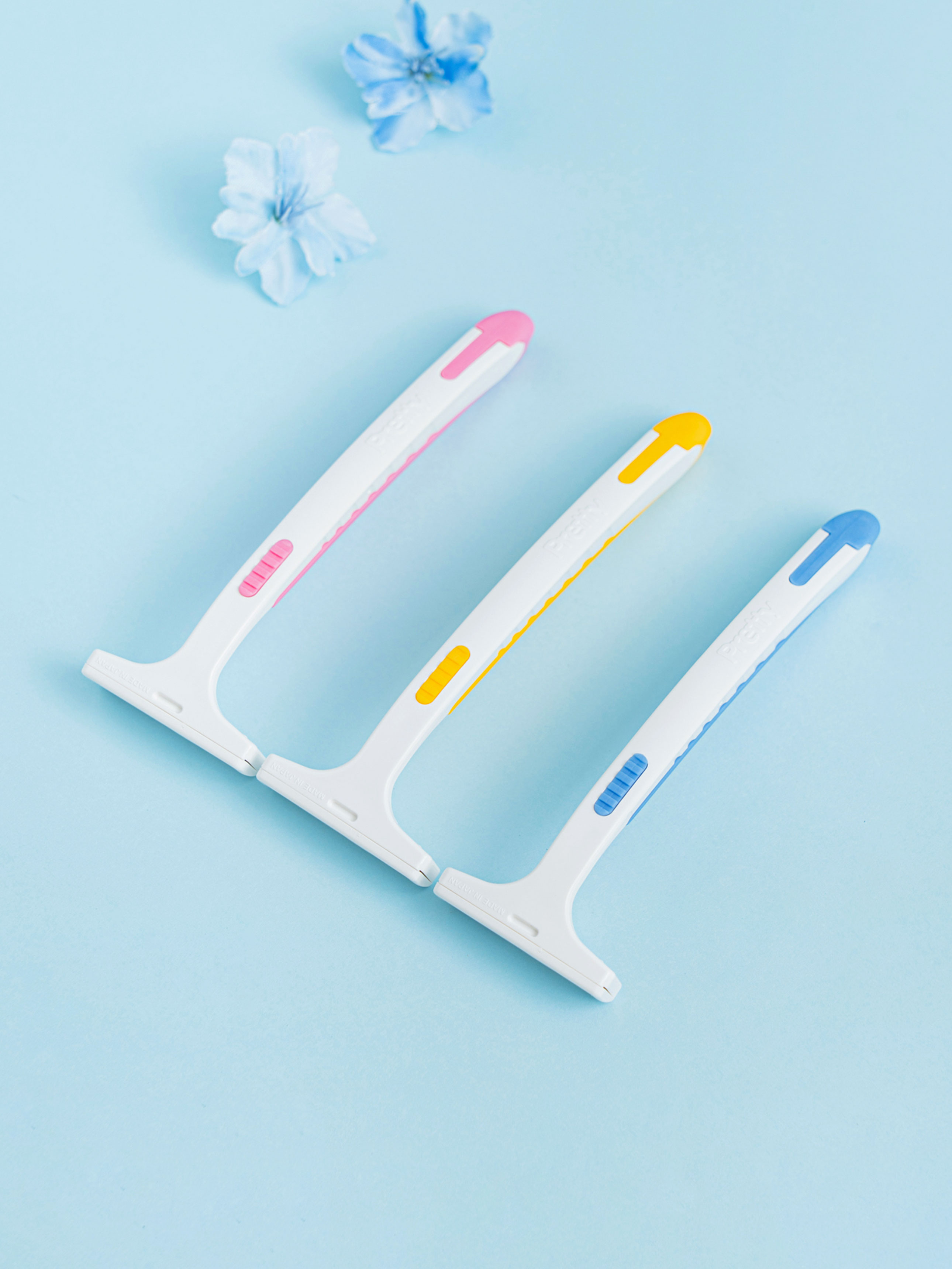 DAISO KAI Pretty T-Shaped Facial Razor 3P