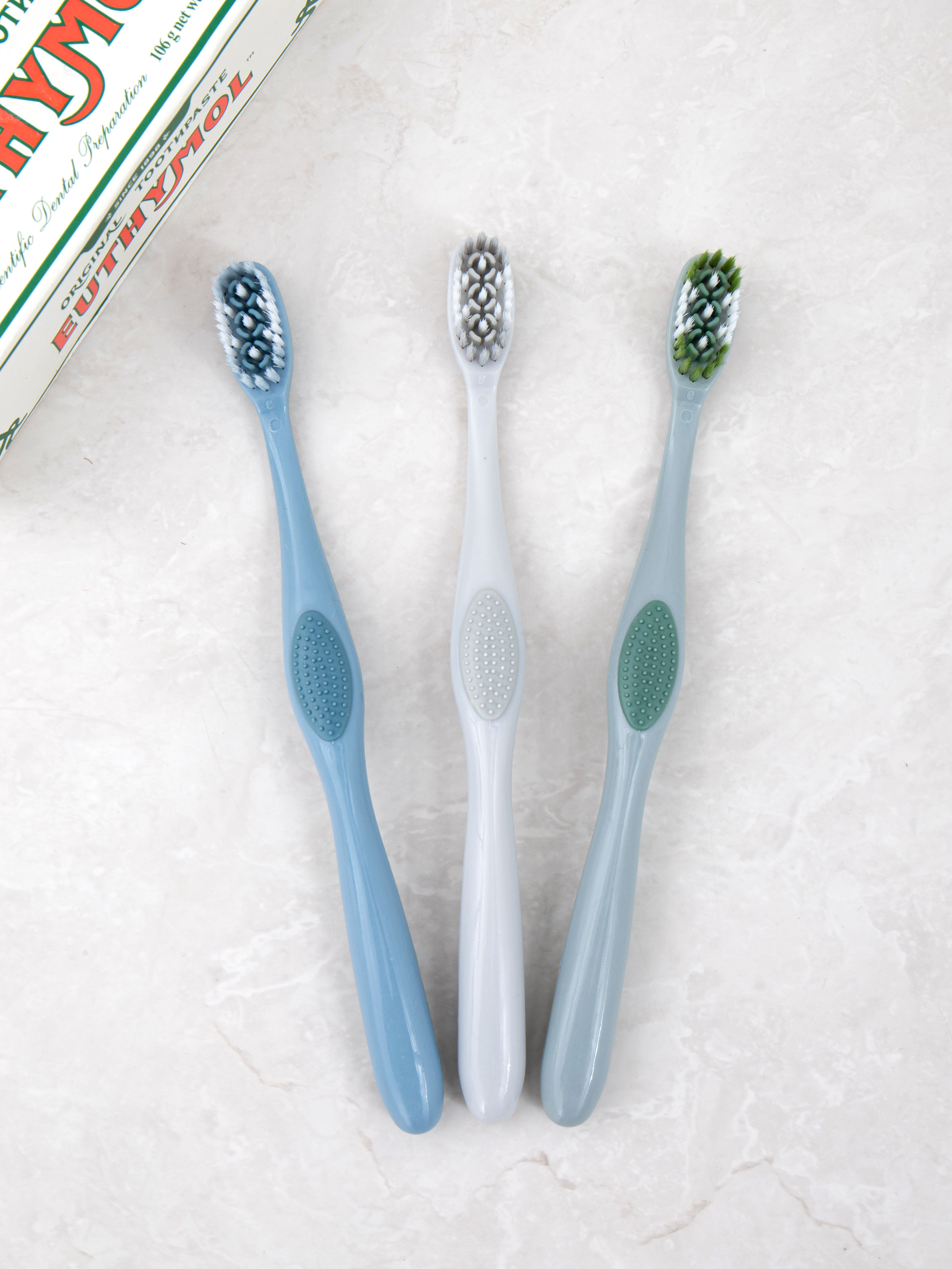 DAISO 3-piece central rubber tip toothbrush