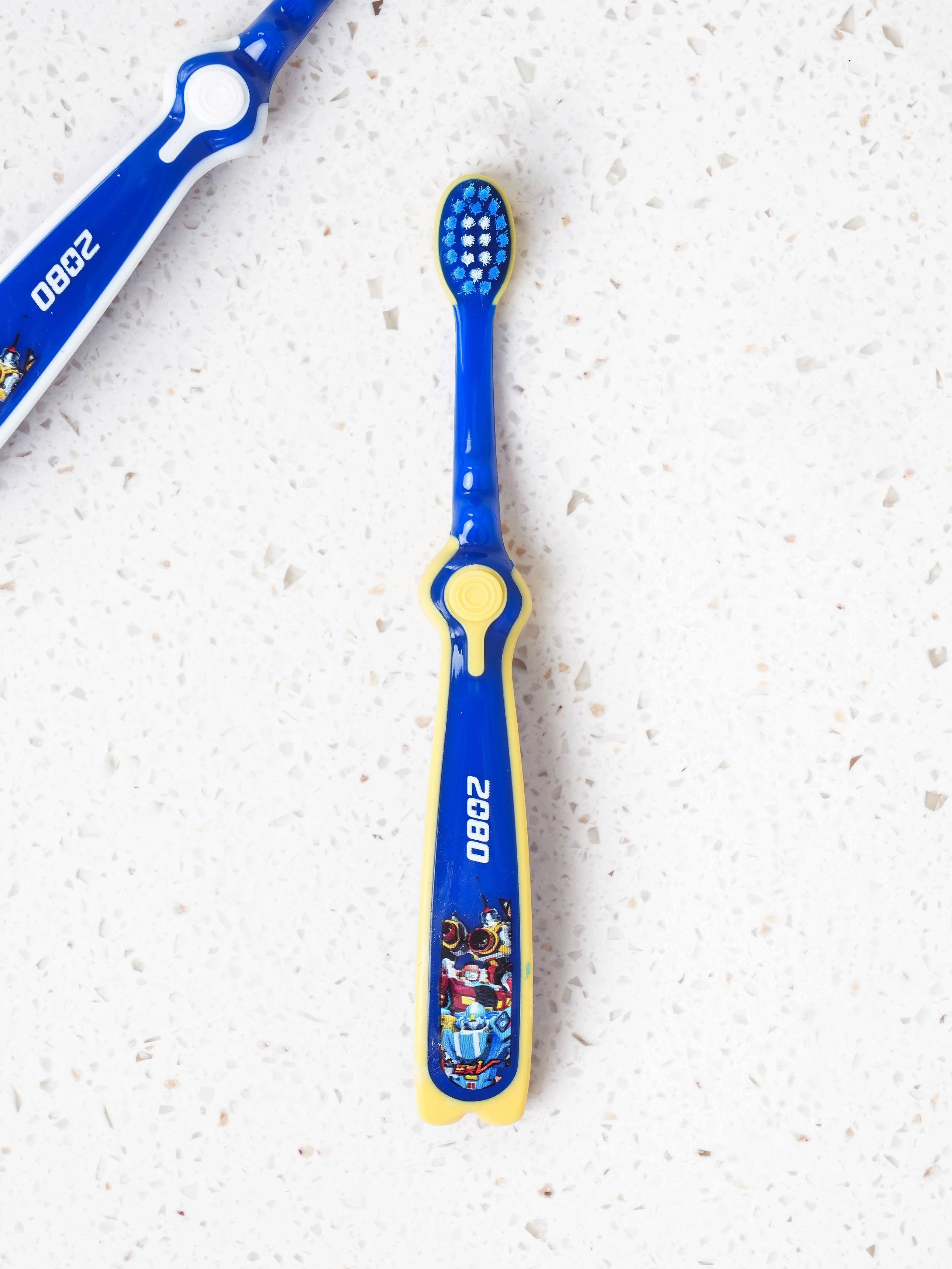 DAISO 2080 Kids 2-Step Tobot Toothbrush