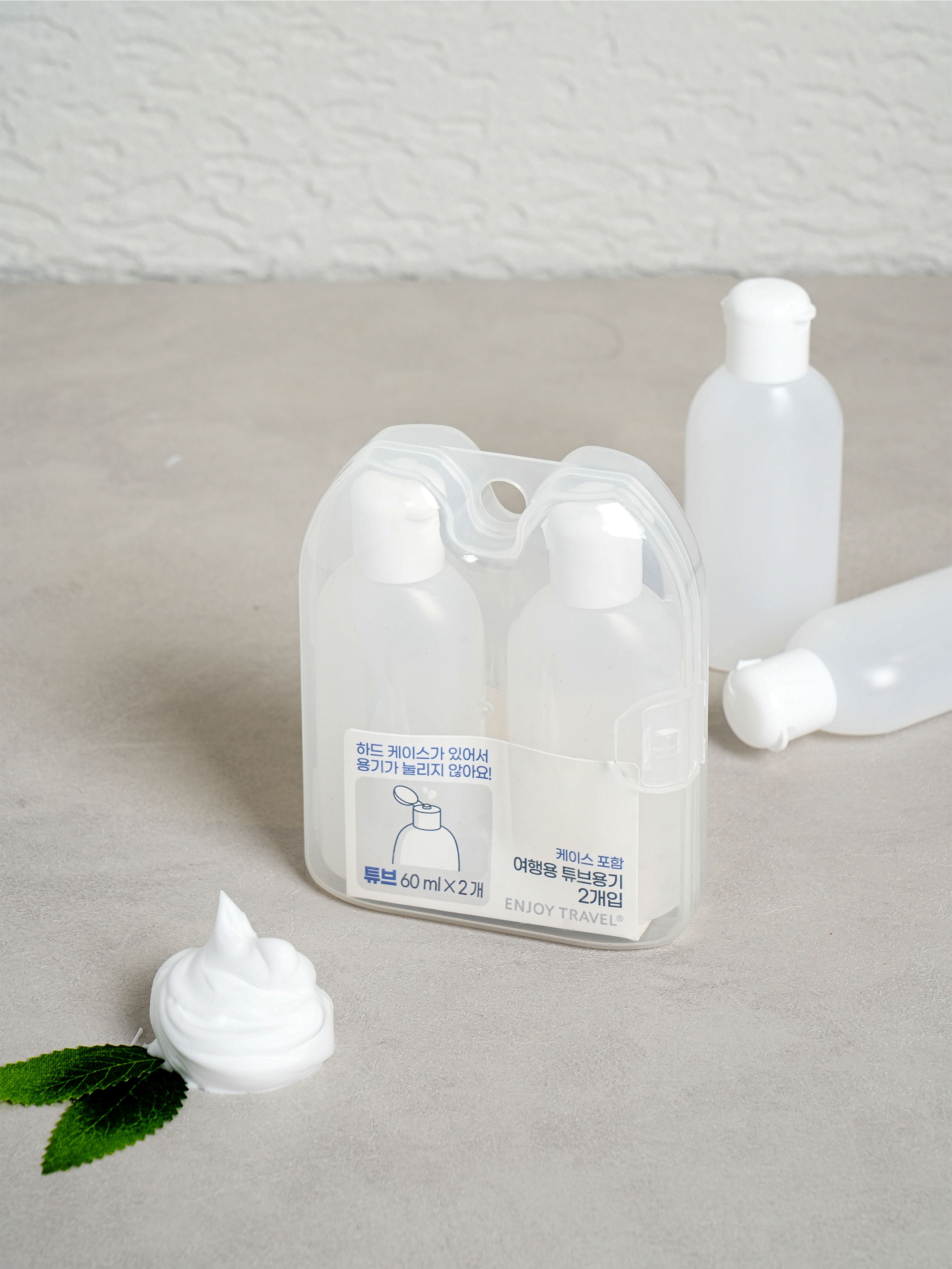 DAISO Travel container set with case (60ml/2 pieces)