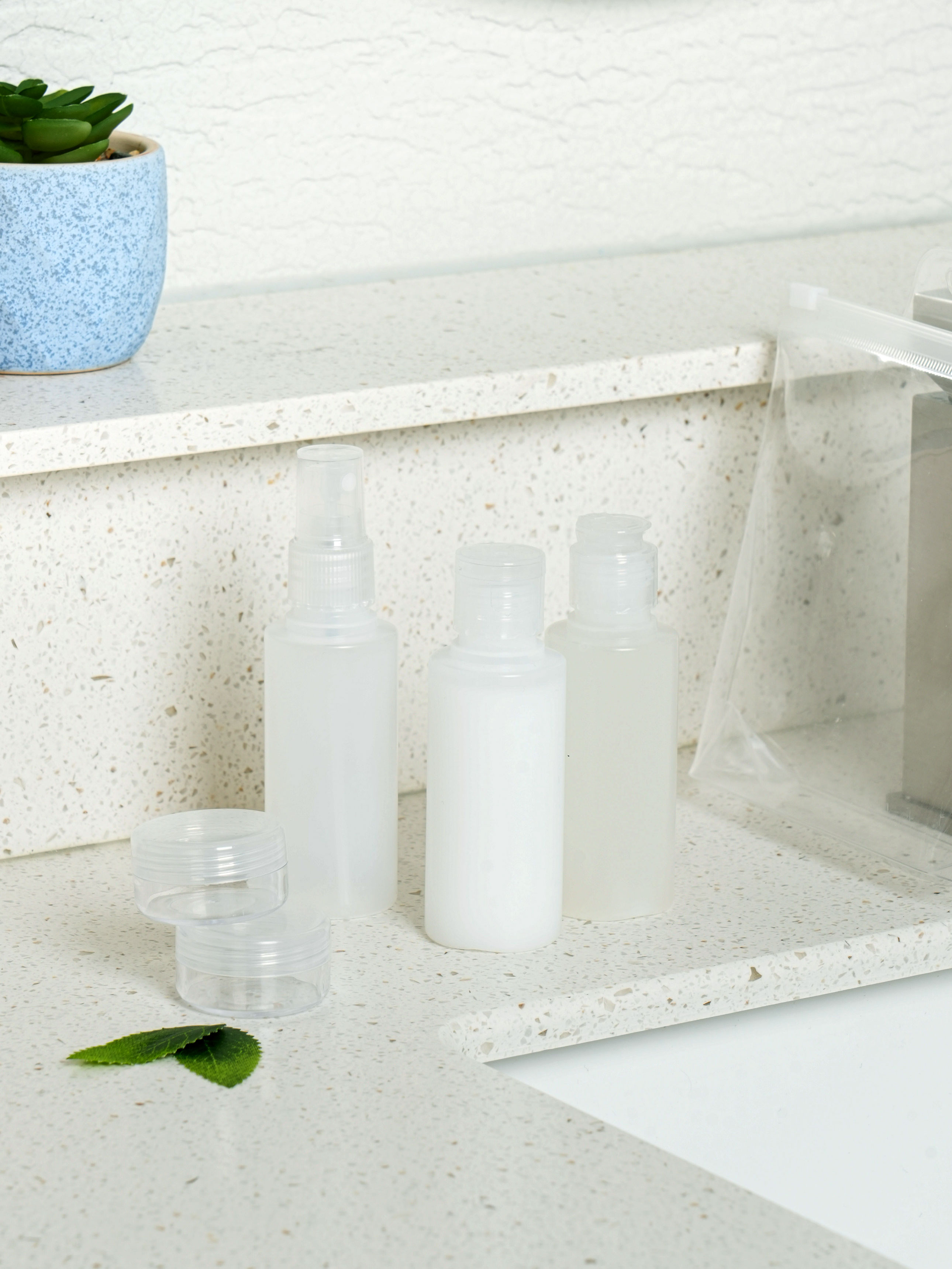 DAISO 60ml translucent travel container set (5P/SET)