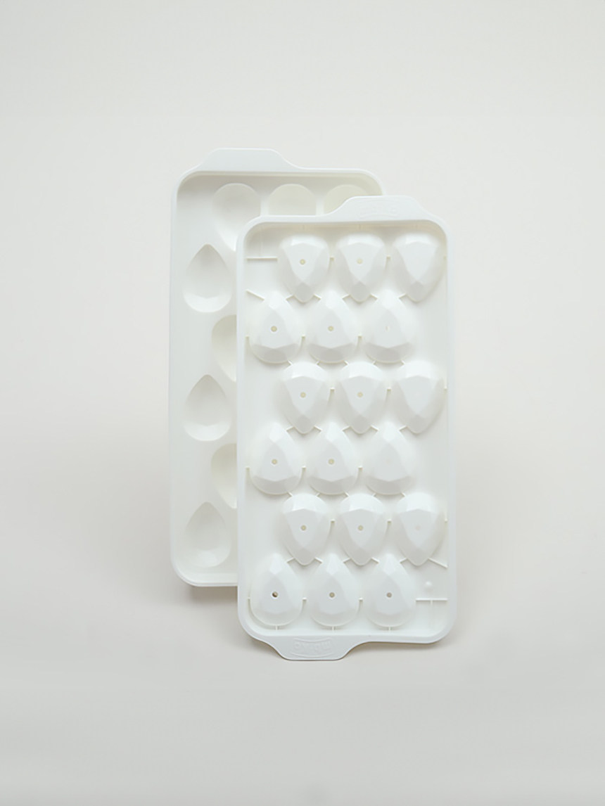 DAISO Ice Tray 18 Balls (Ruby Shape)