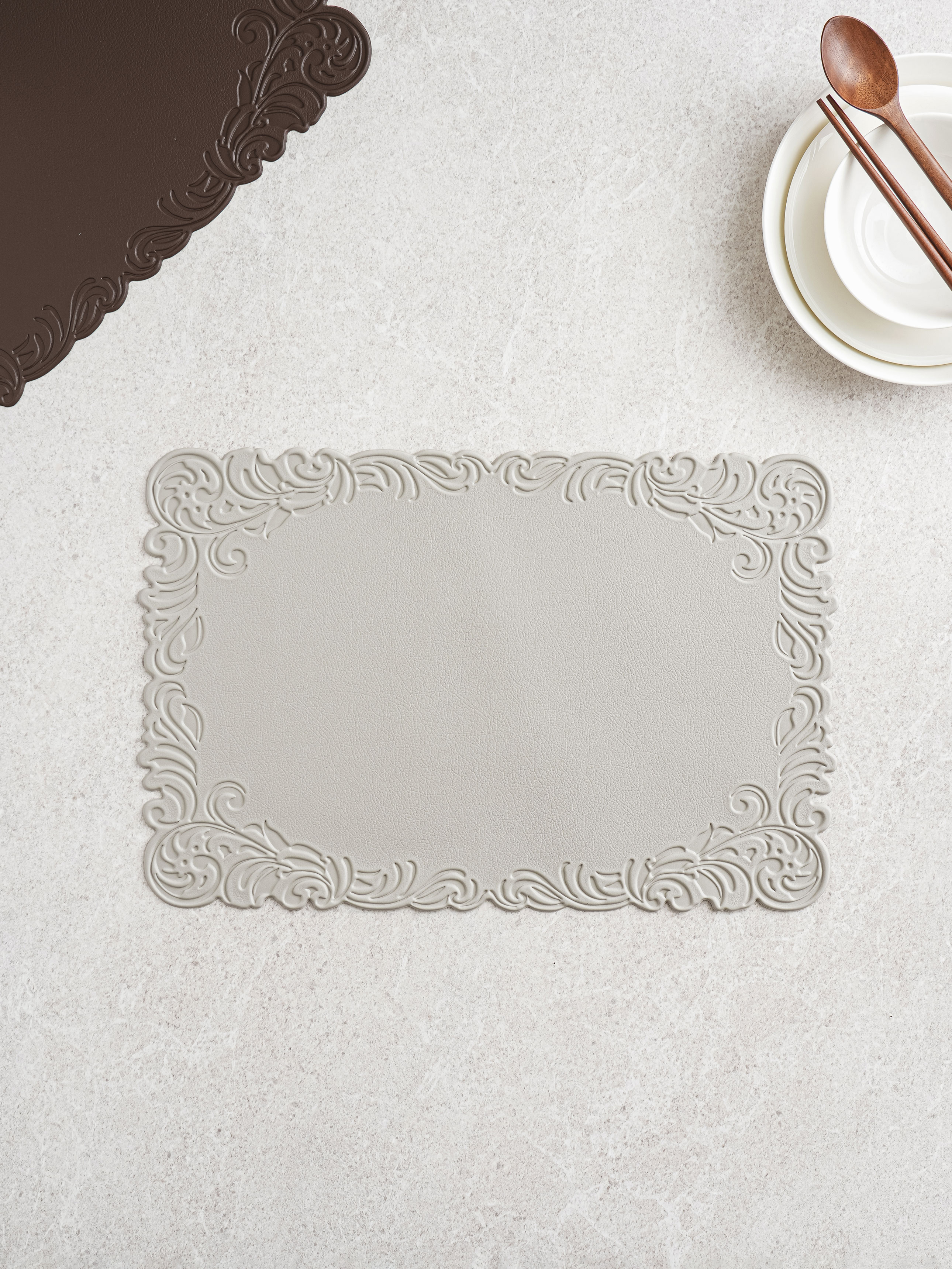 DAISO Lace relief square table mat (45*30cm)