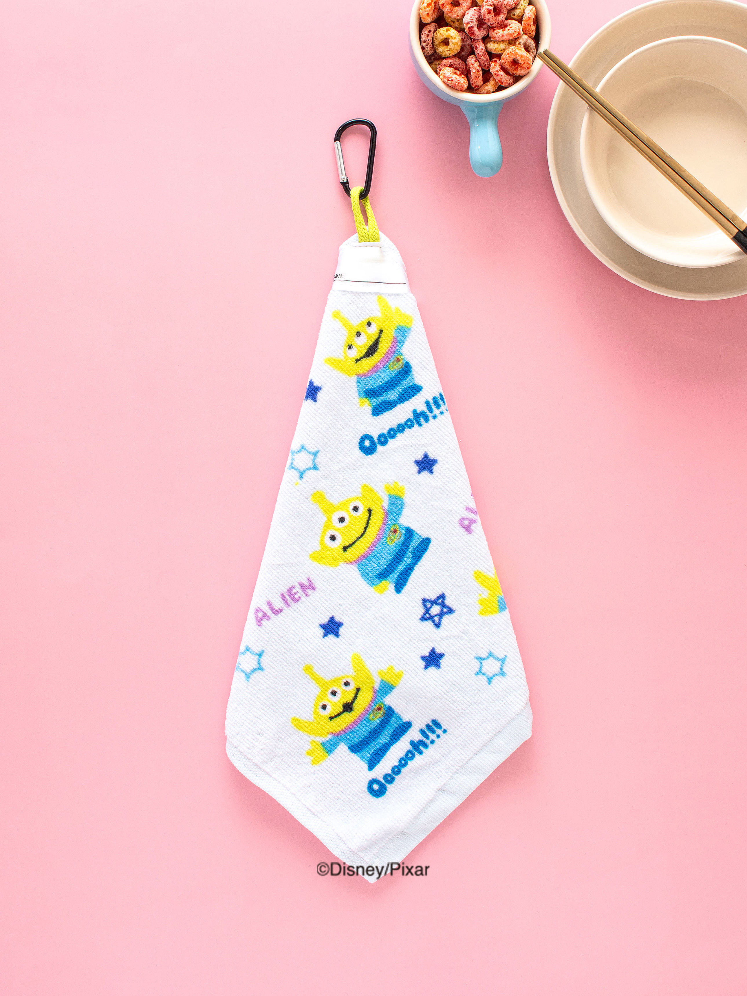 DAISO Pixar_Alin_Carabiner Pocket Towel (26*26cm)