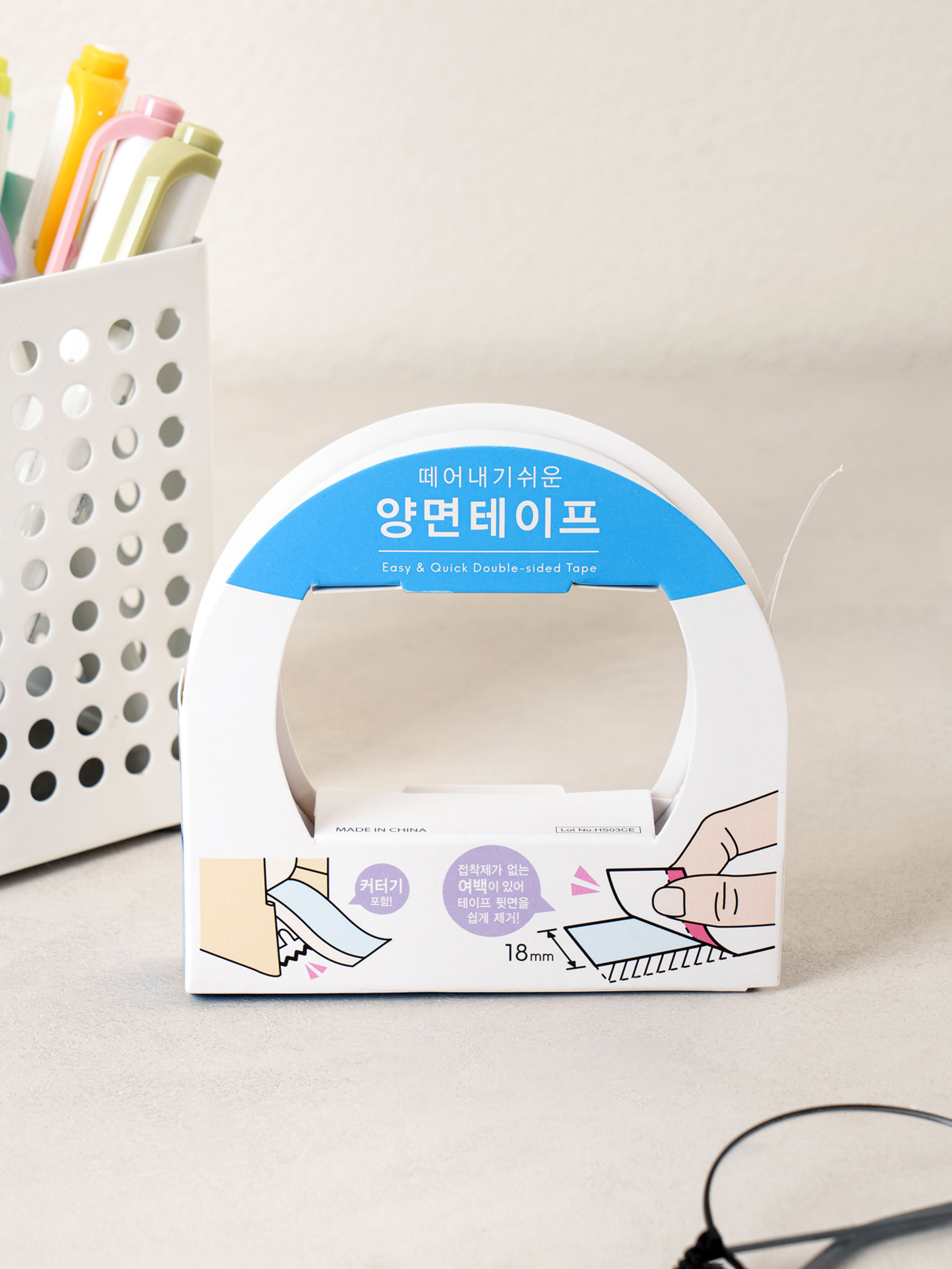 DAISO Easy-to-tear double-sided tape (18mm*8m/cutter included)