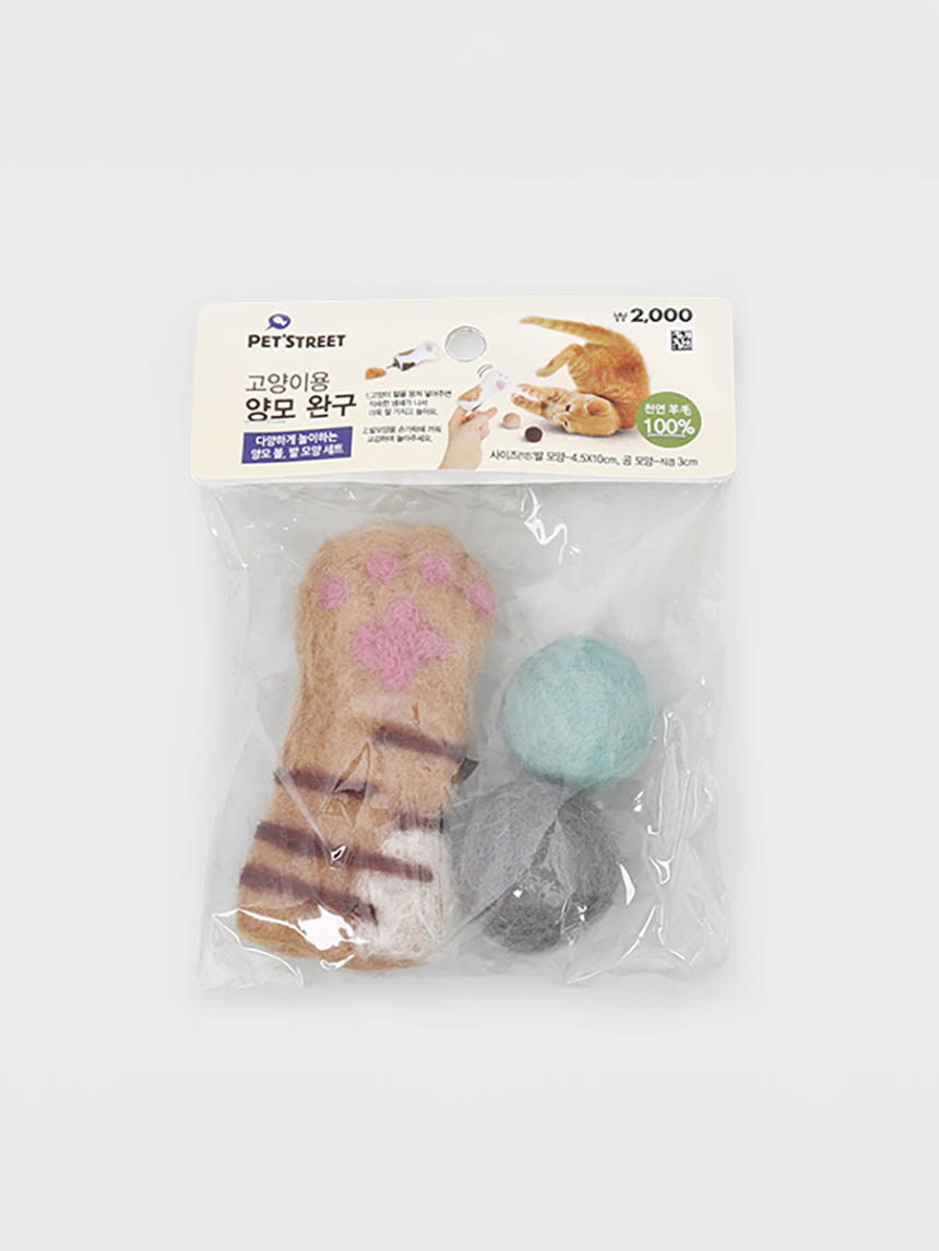 DAISO Wool balls and paw pads for cats