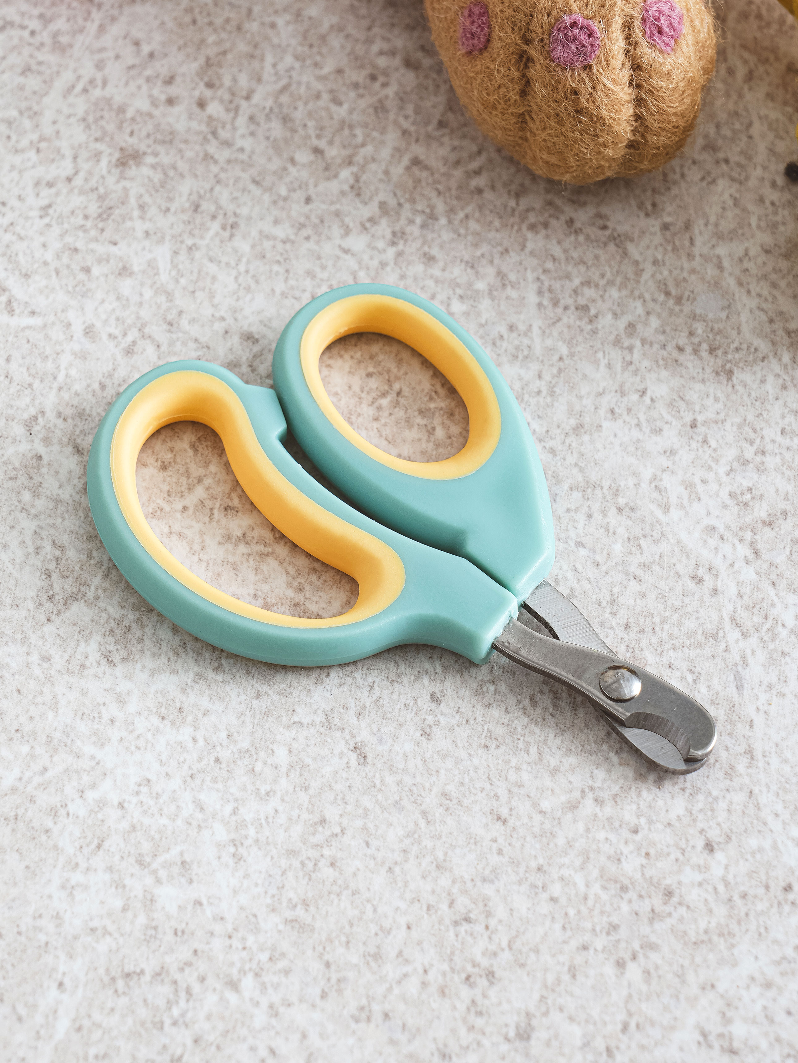 DAISO Pet_Grip Claw Scissors_Green