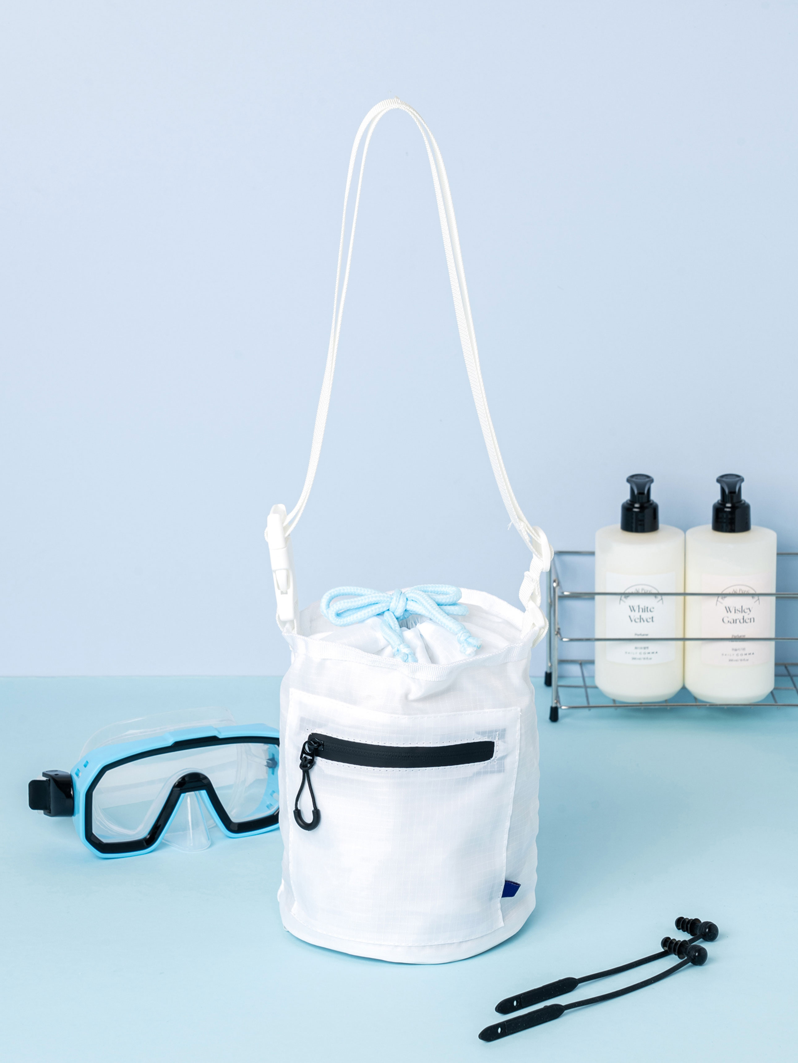 DAISO Swimming Strappy Bag _White