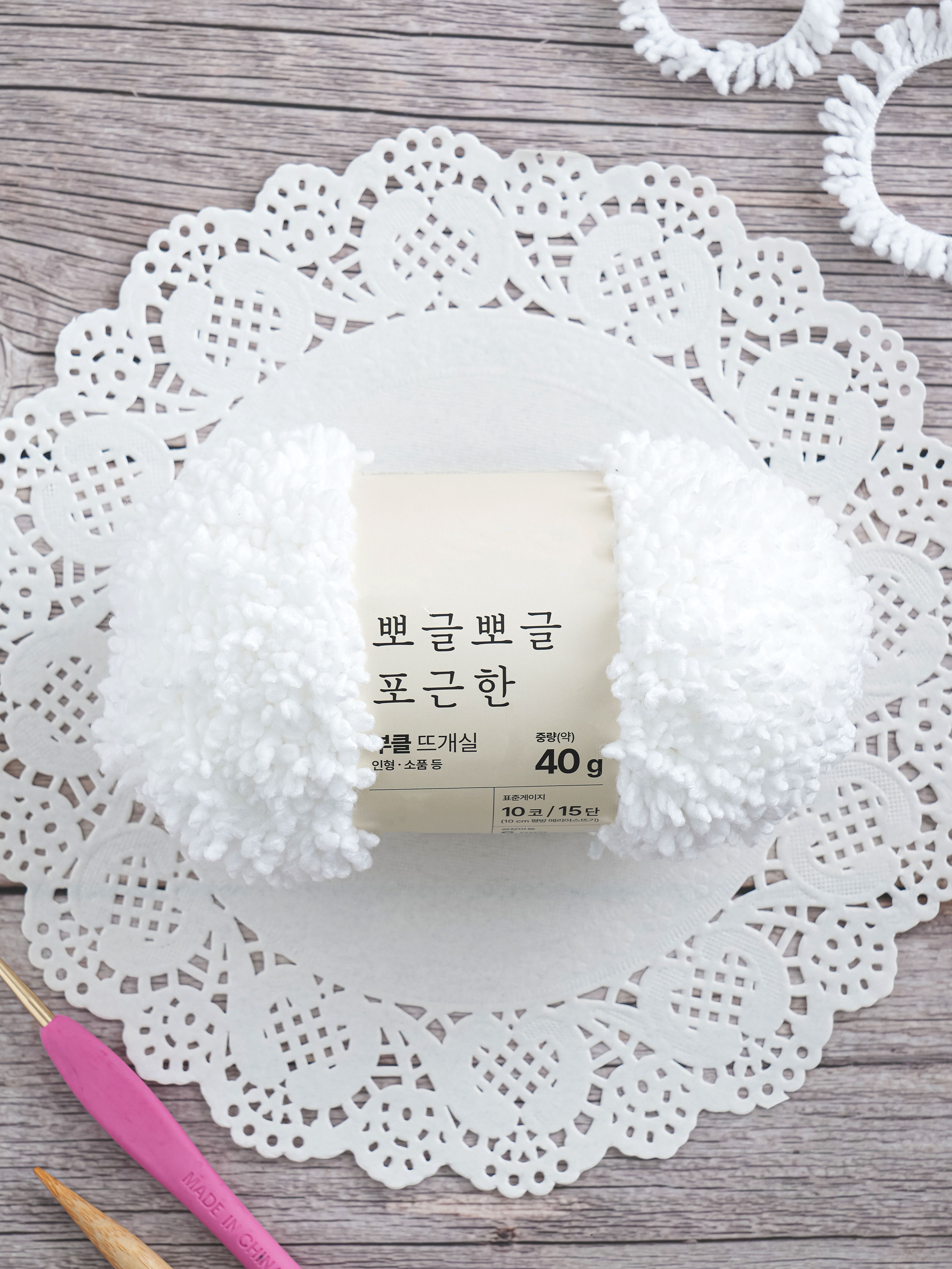 DAISO Poggle Buckle Knitting Yarn (40g)_White