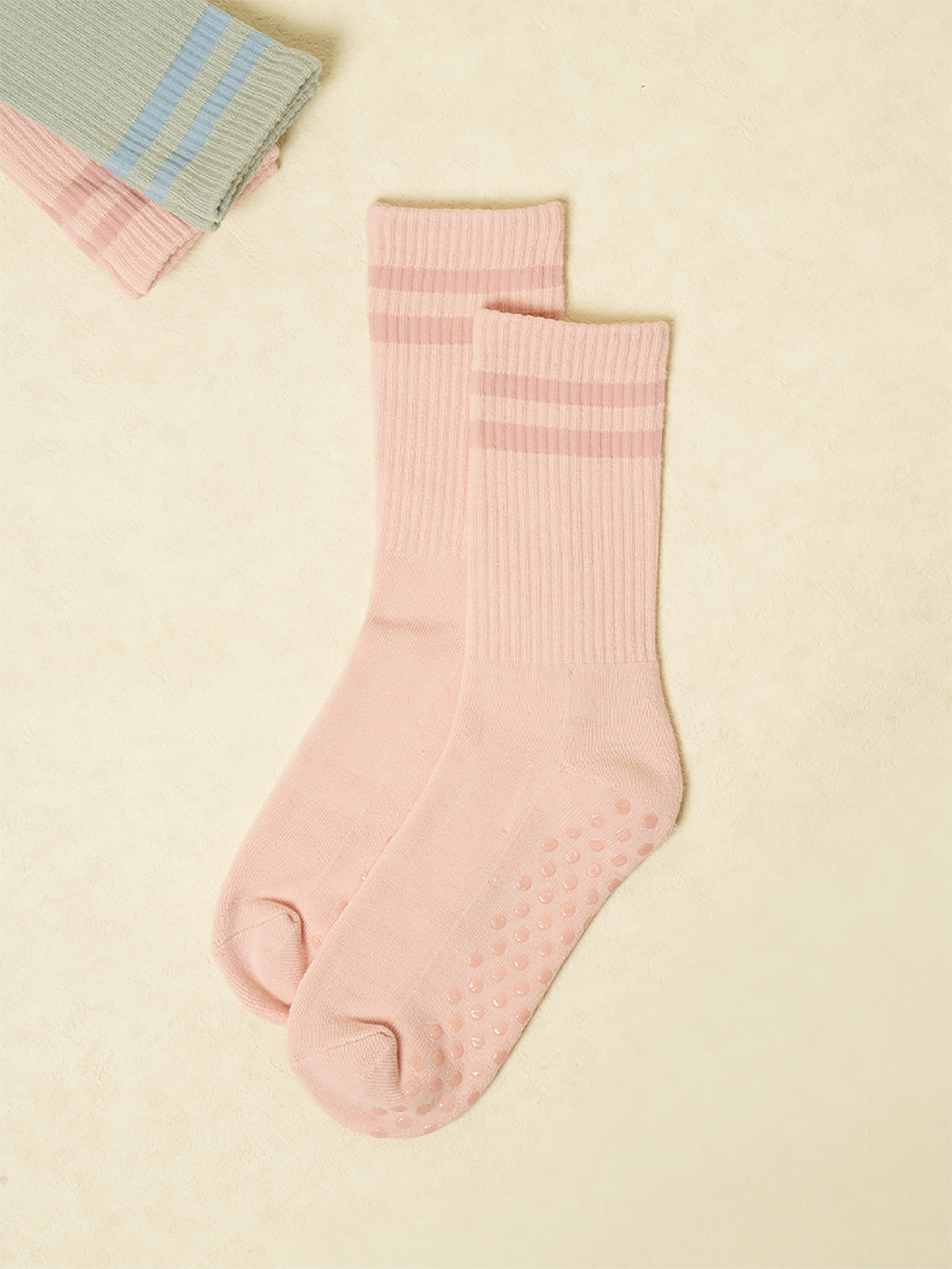 DAISO Non-slip Yoga Mid-Calf Socks (A)