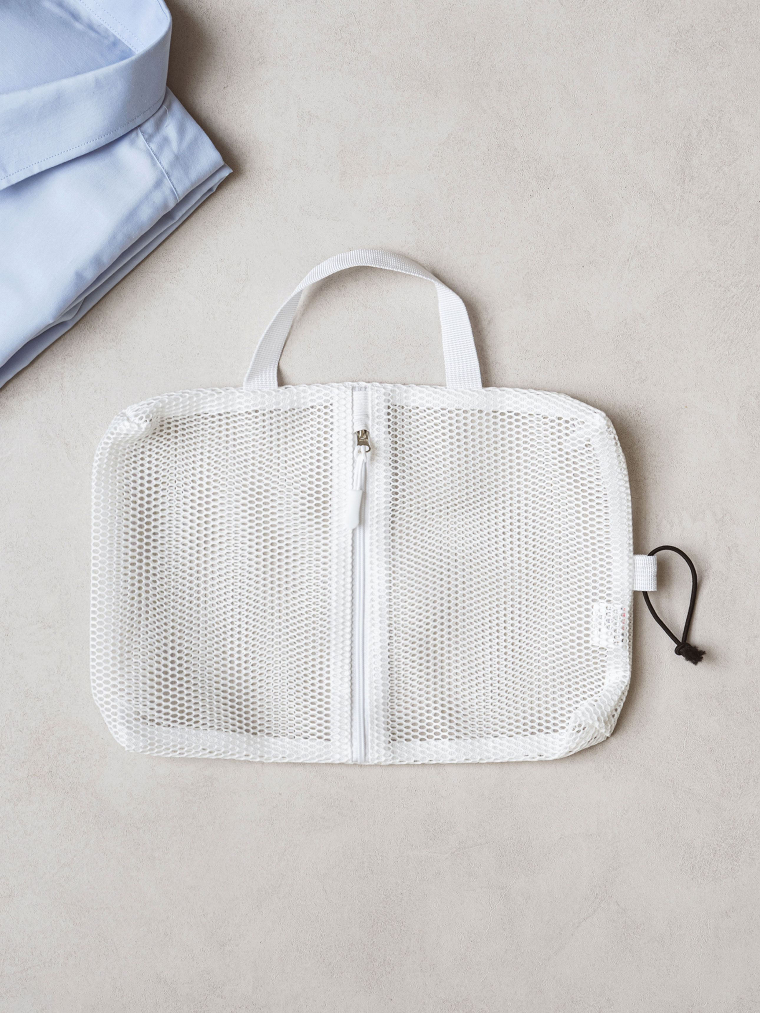 DAISO Travel Strap Mesh Pouch (M) White