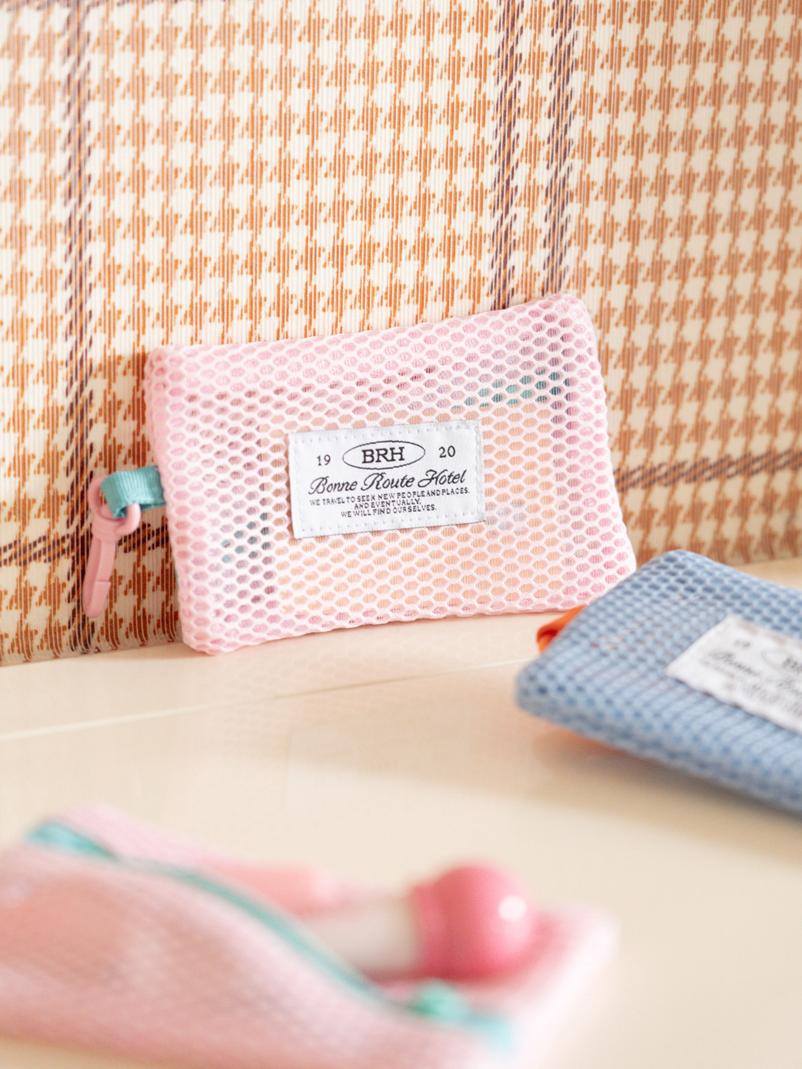 DAISO Travel_Mesh Card Case & Pouch Pink