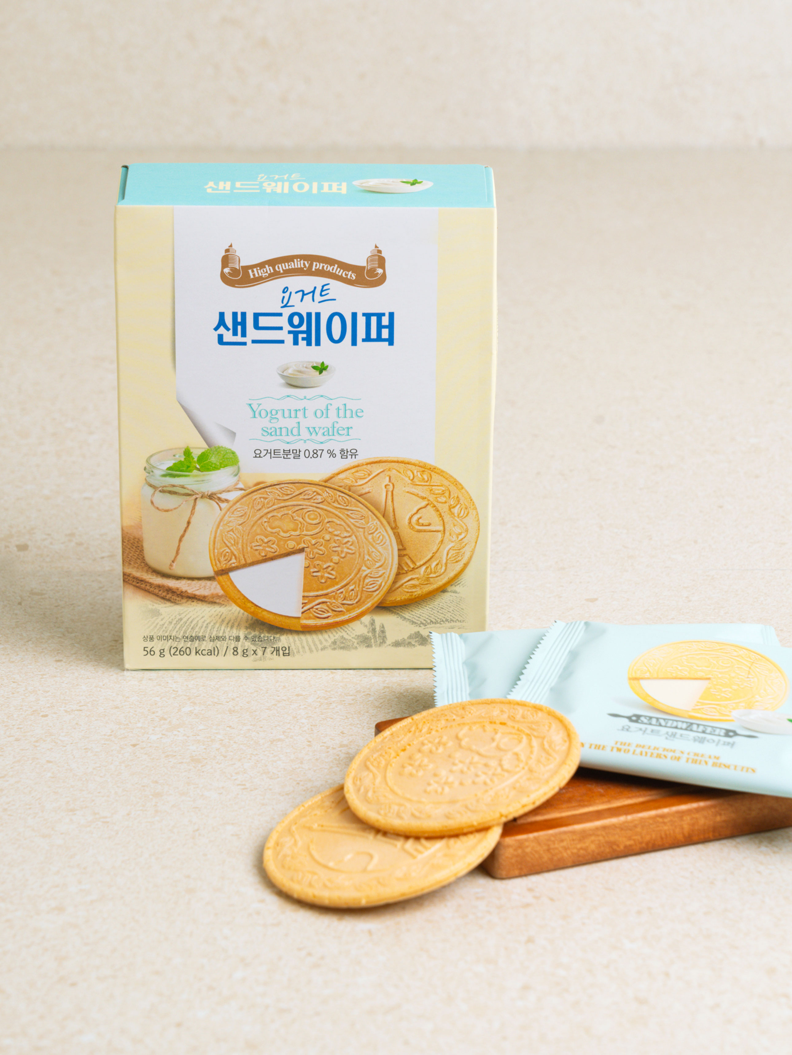 DAISO Yogurt Sandwich Wafer (56g)