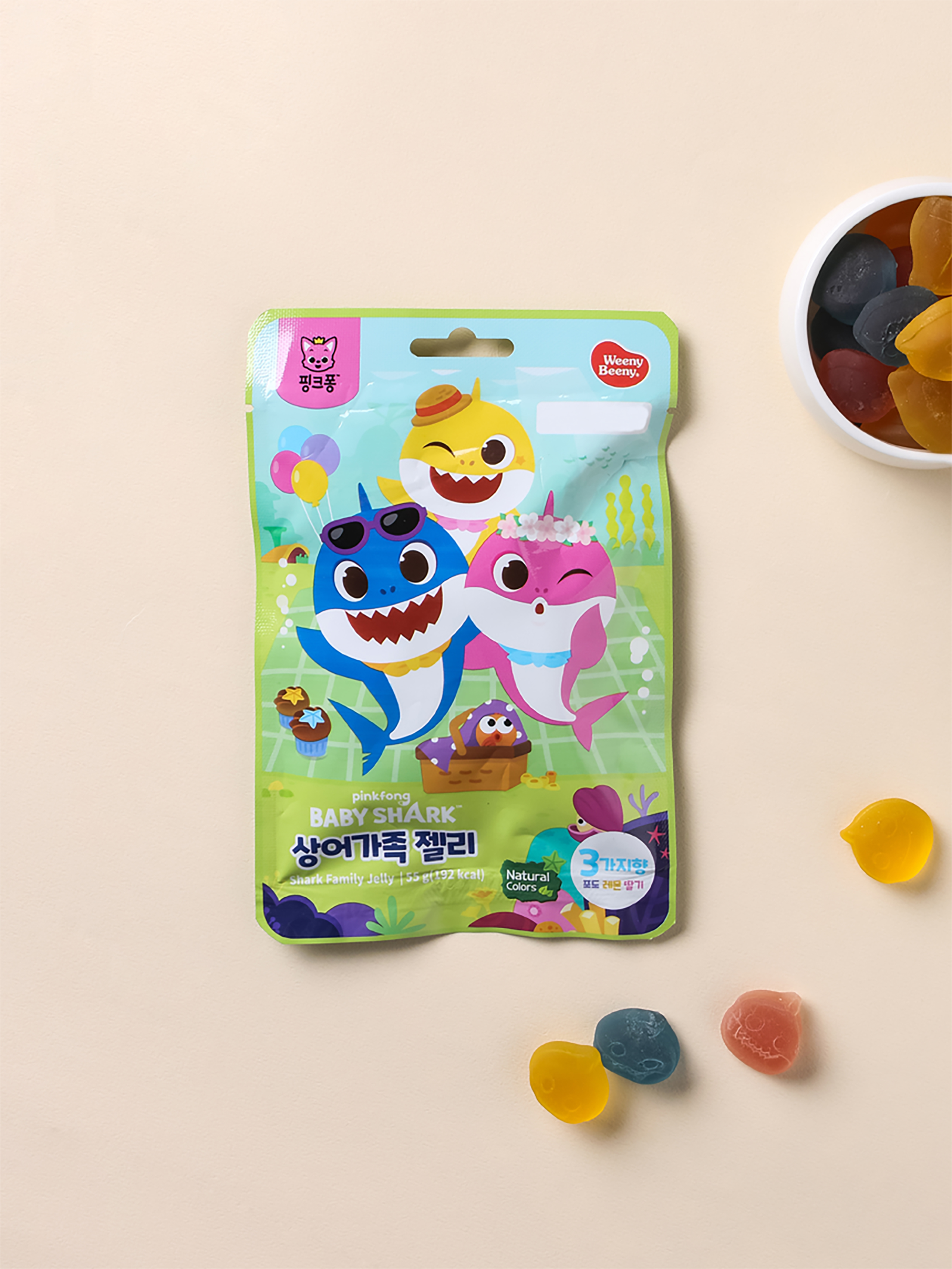 DAISO Shark Family Jelly (55g)