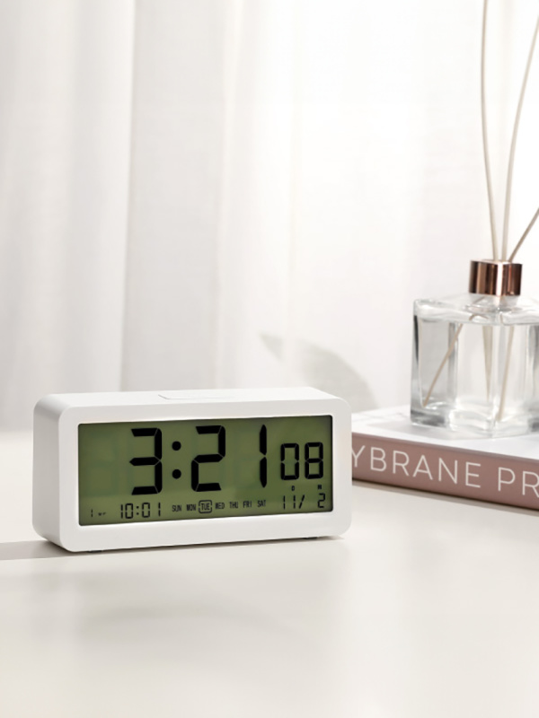 DAISO Digital clock with daily alarm