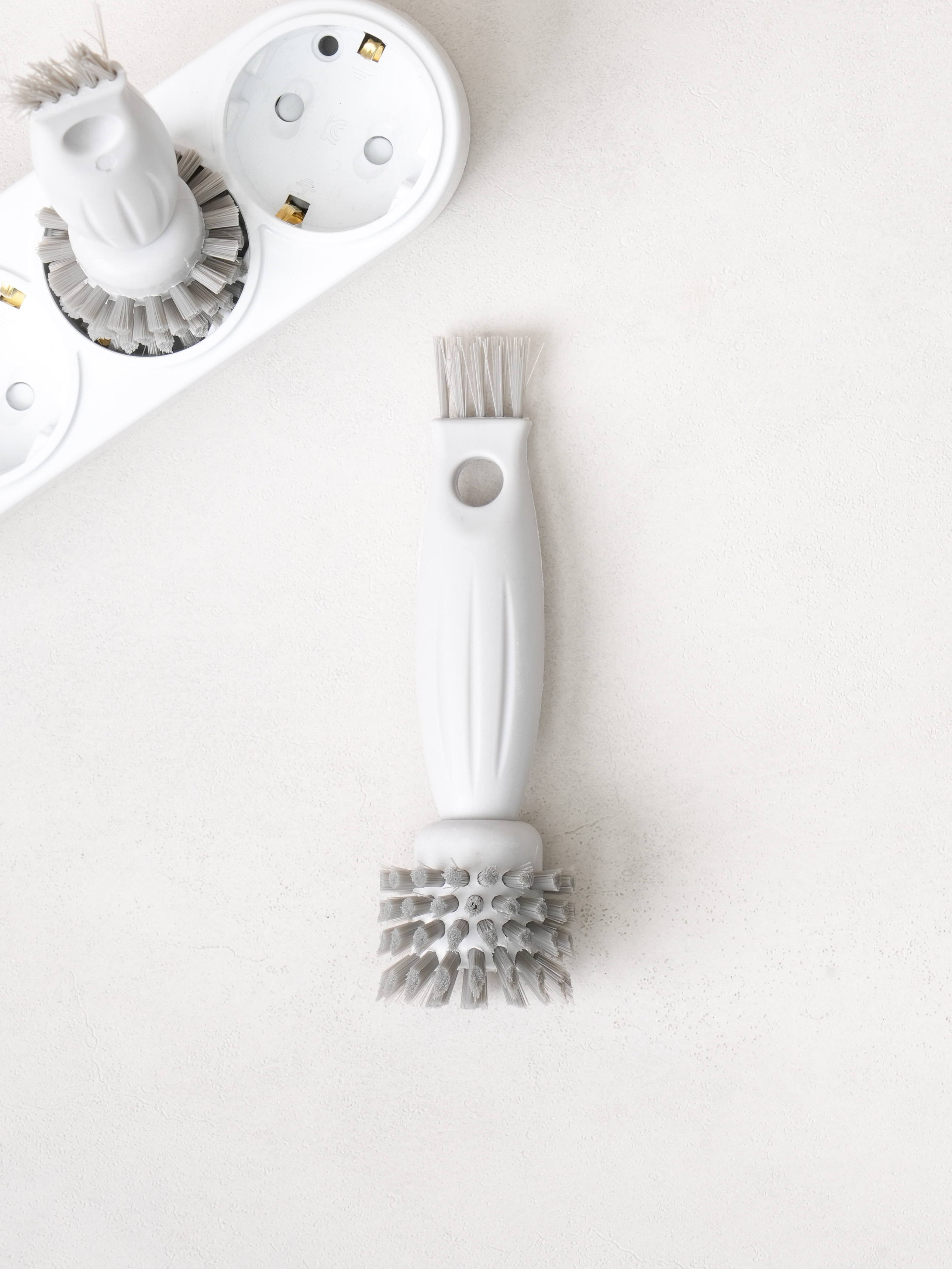 DAISO outlet cleaning brush