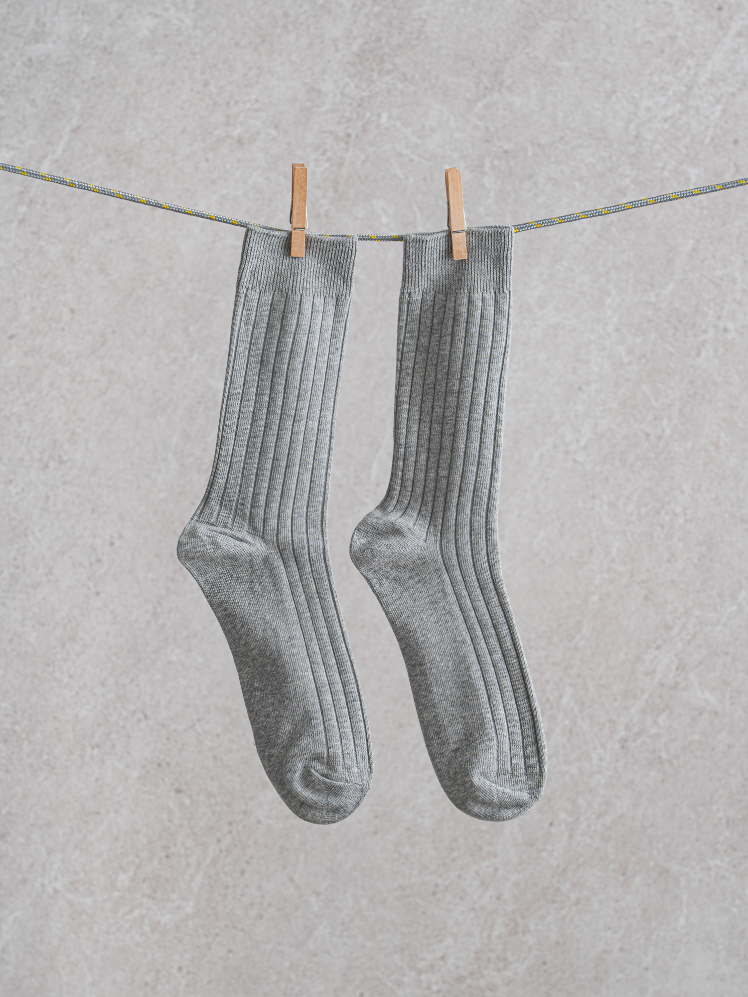 DAISO Men's A-class wide-legged socks (Gray)