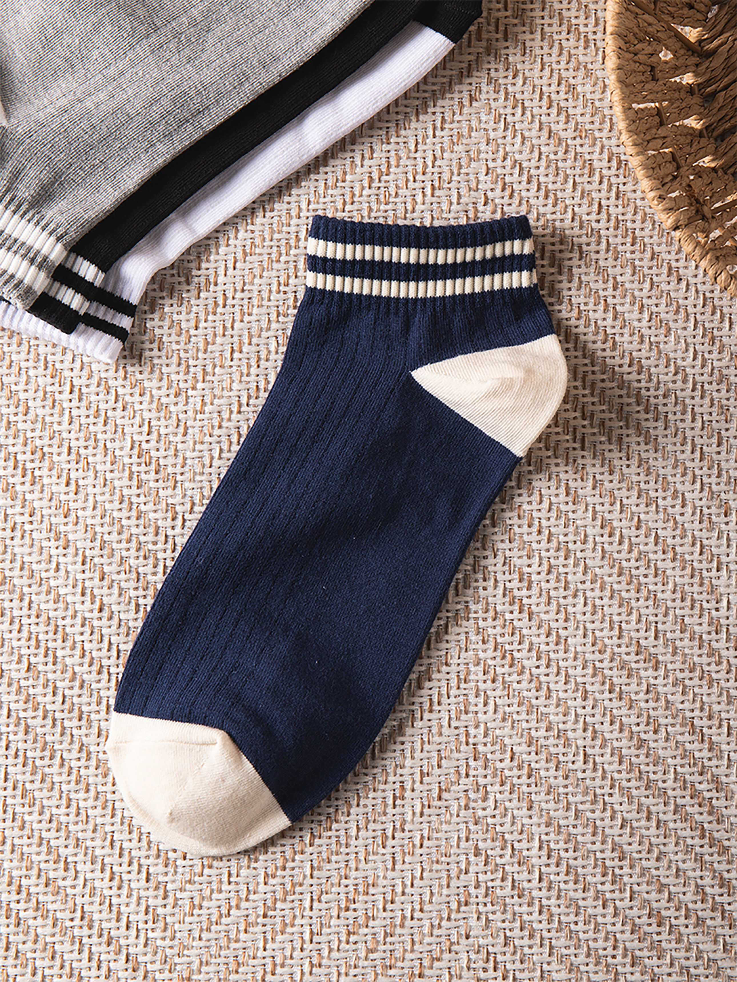 DAISO Men's Casual Short Socks (Ringle)