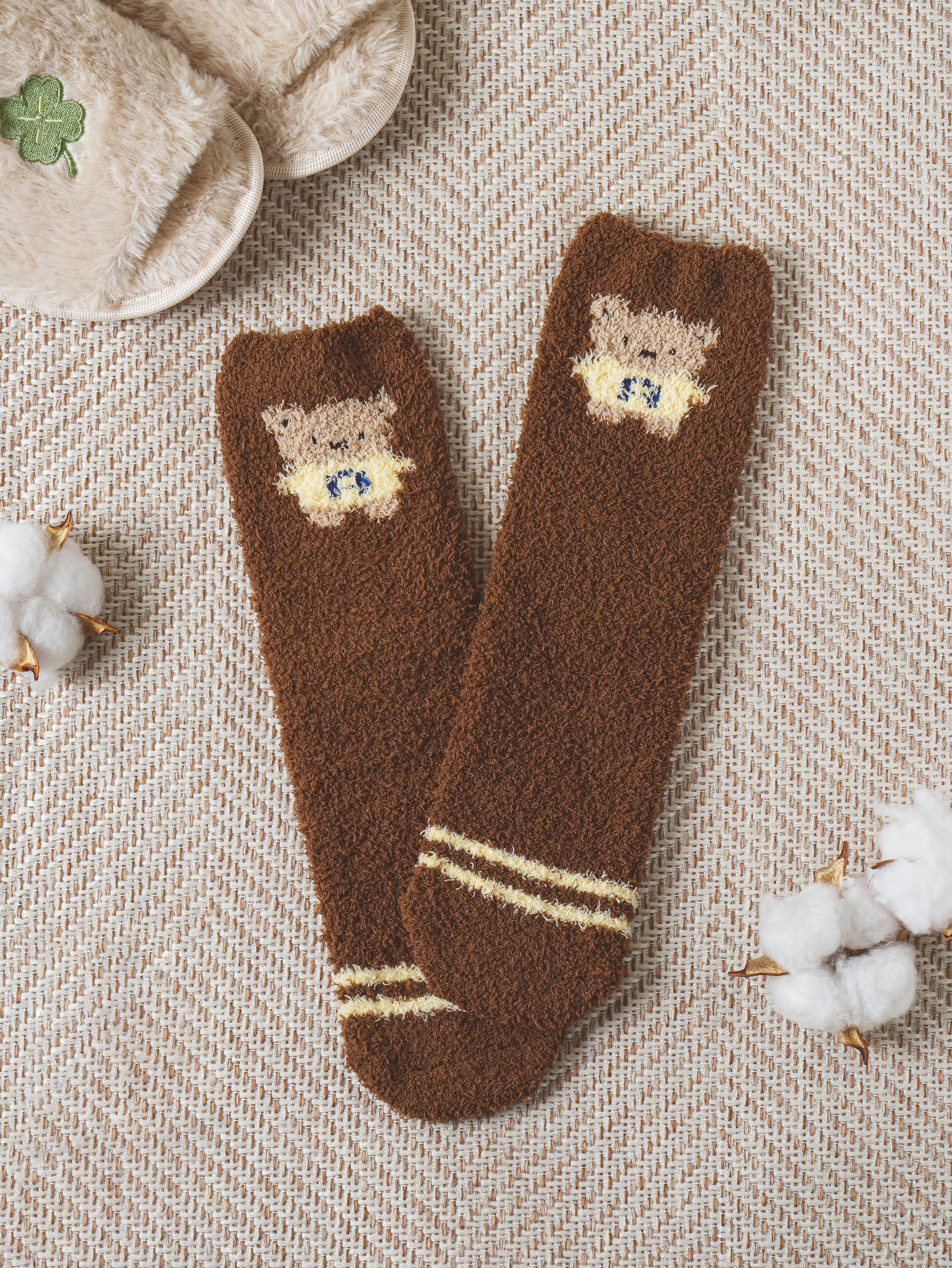 DAISO Women's Dressed Bear Sleep Socks (Brown)