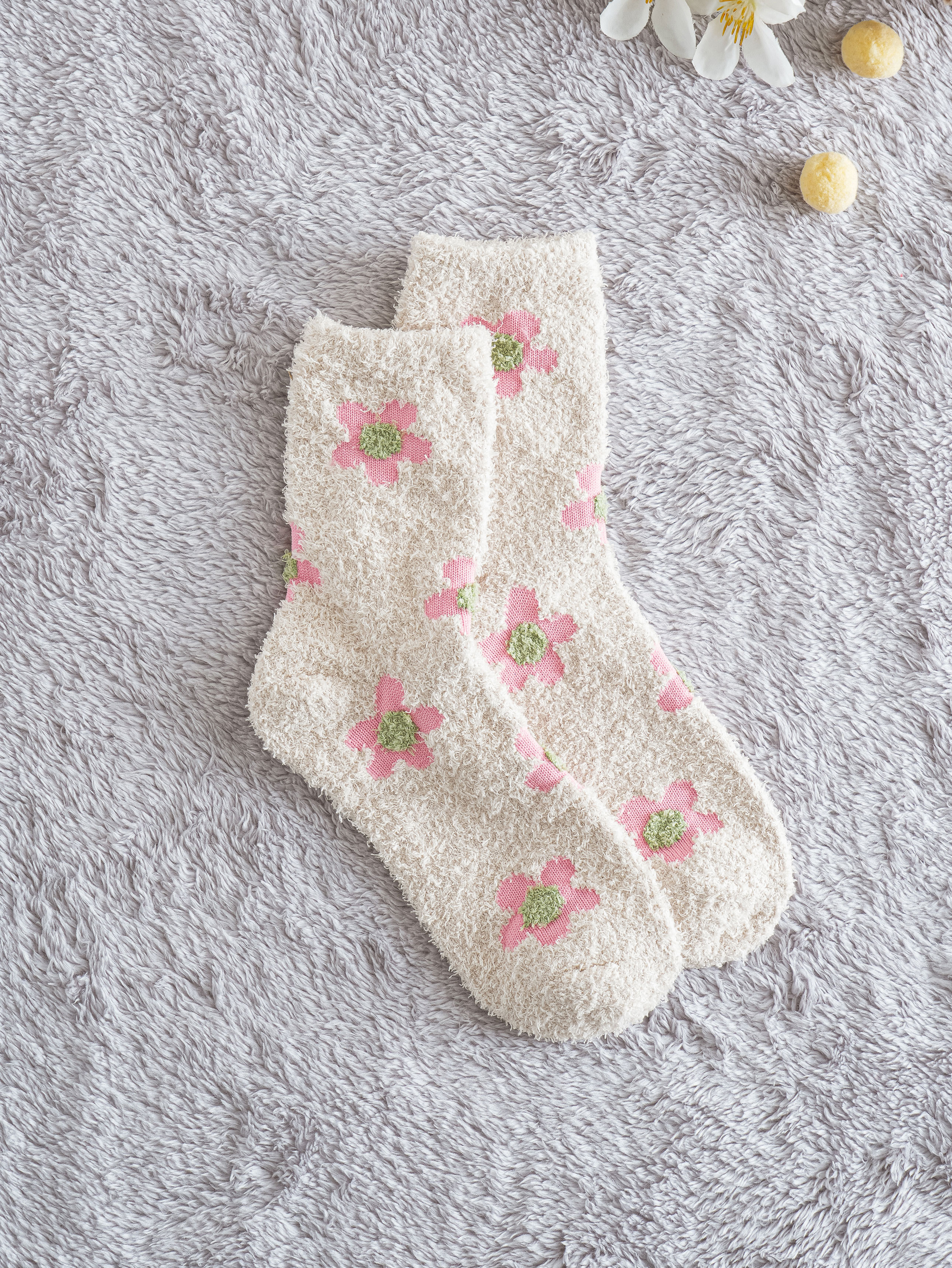 DAISO Women's Flower Sleep Socks (Beige)