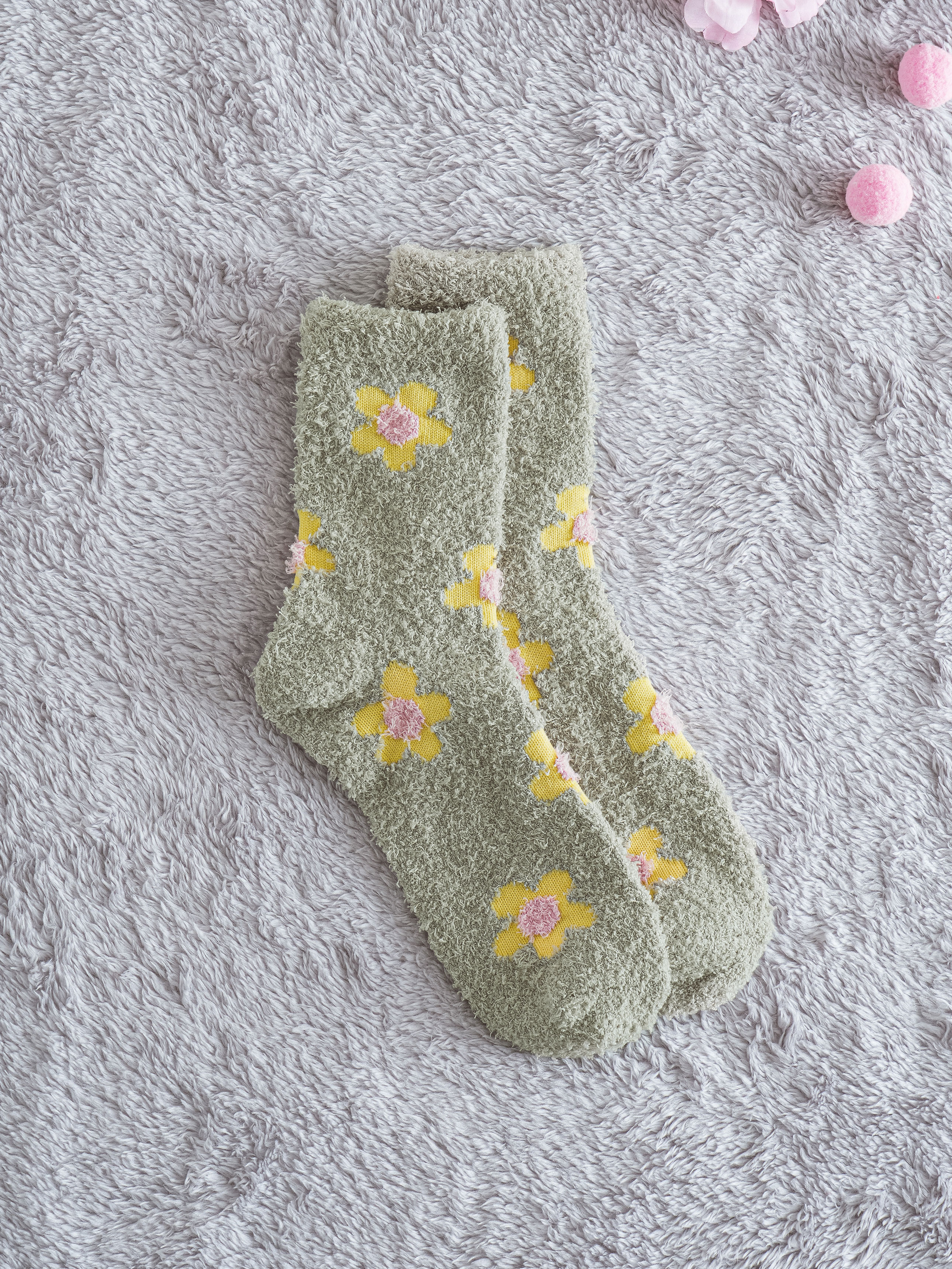 DAISO Women's Flower Sleep Socks (Green)