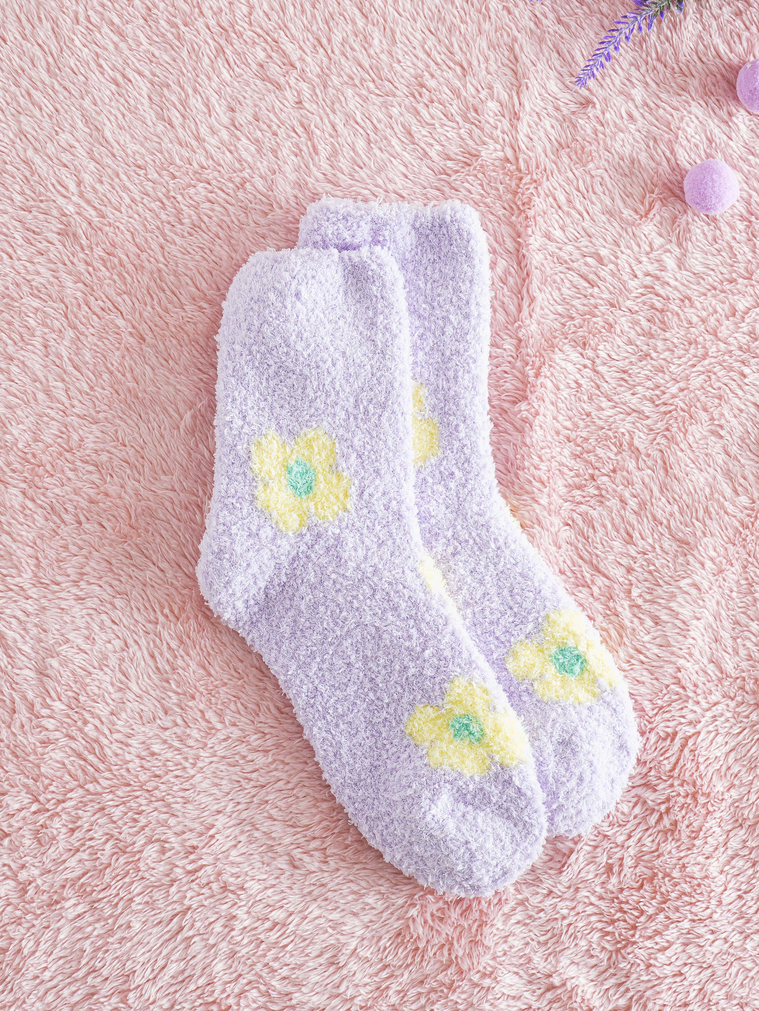 DAISO Women's Floral Pattern Sleep Socks (Purple)