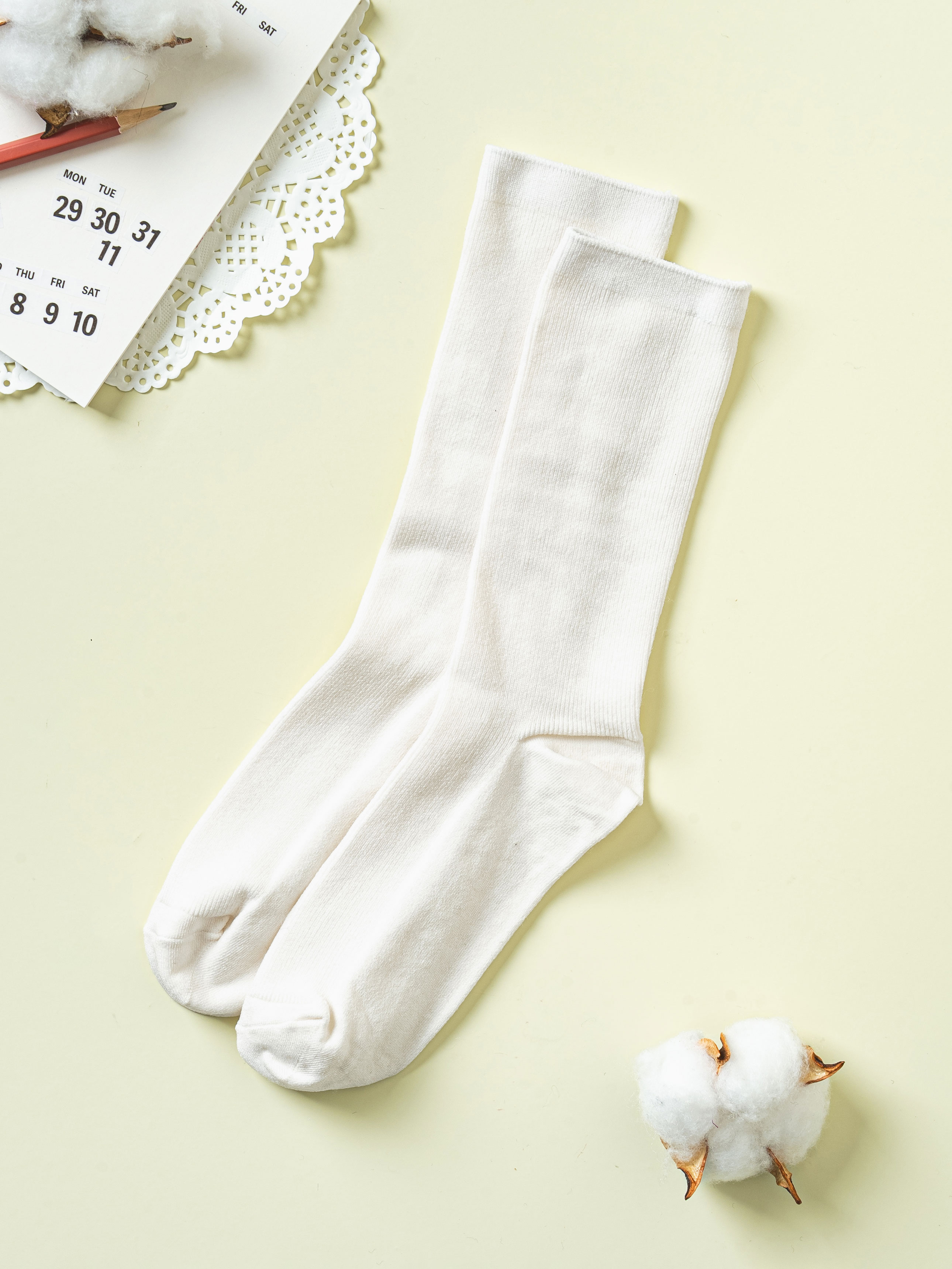 DAISO Women's Soft Stockings (White)