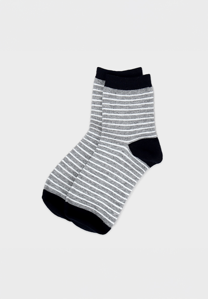 DAISO Women's Mid-Calf Socks (Stripe)