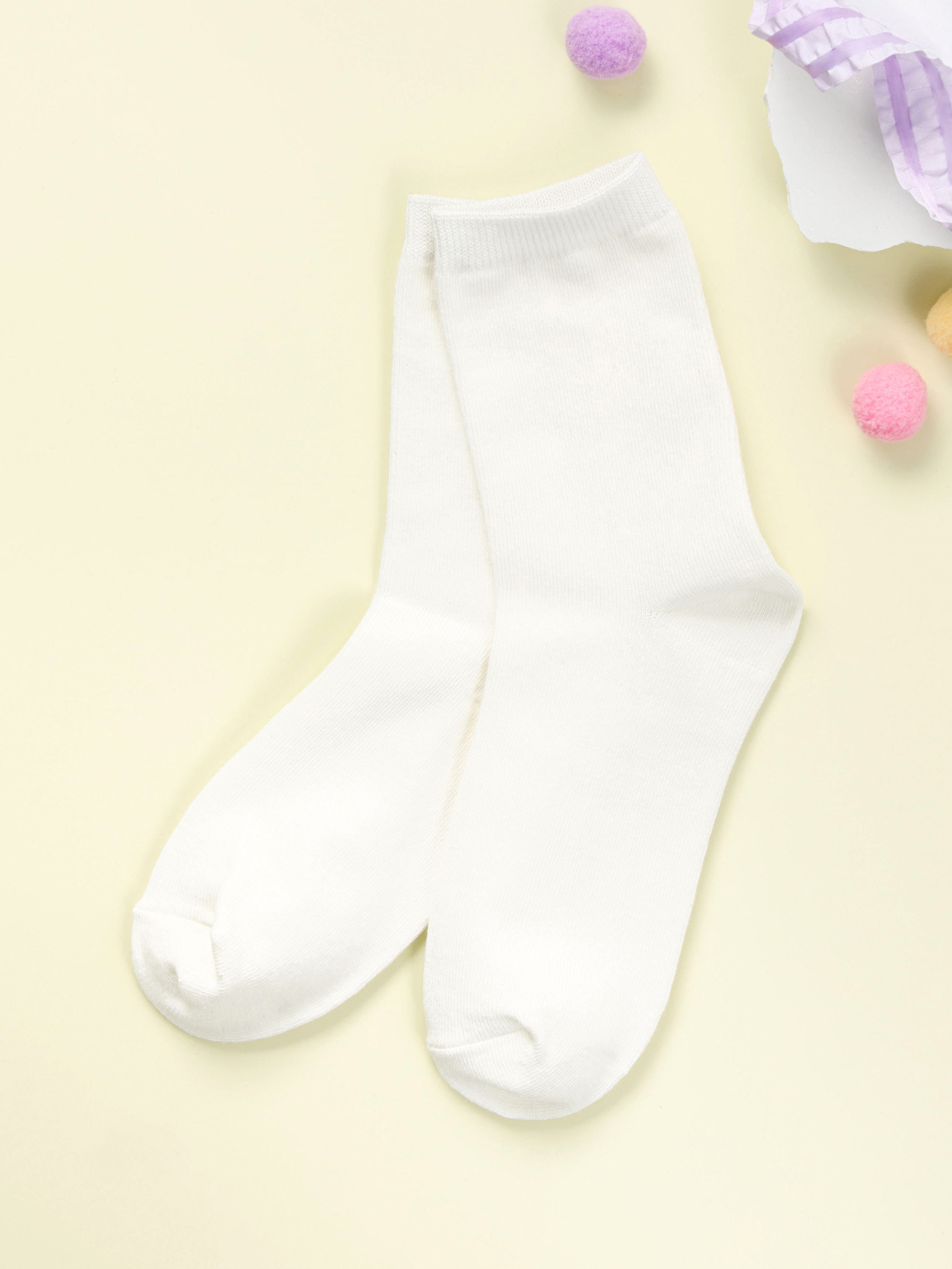 DAISO Women's Basic Mid-Calf Socks (Ivory)