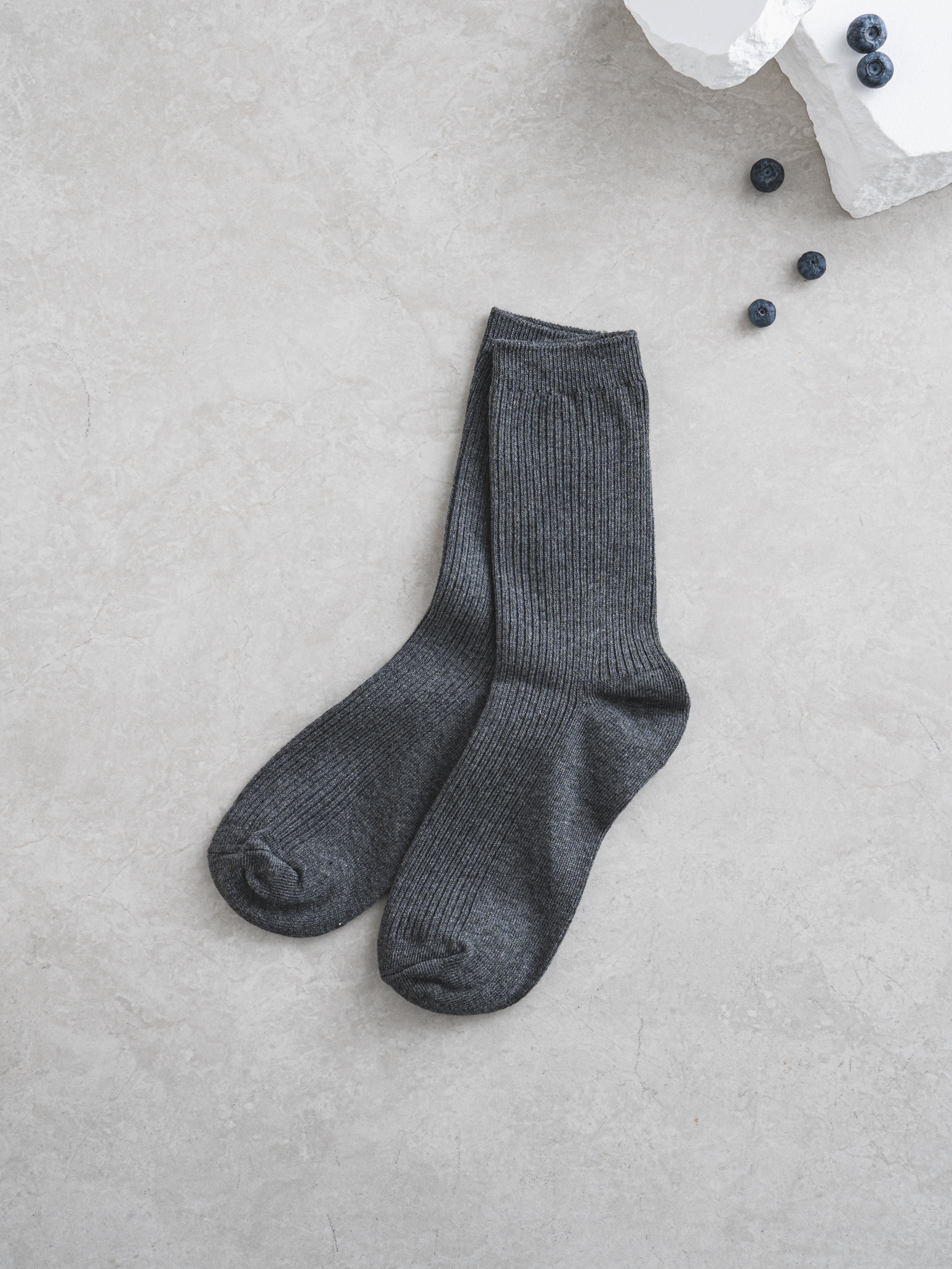 DAISO Women's Corrugated Long Socks (Deep Gray)