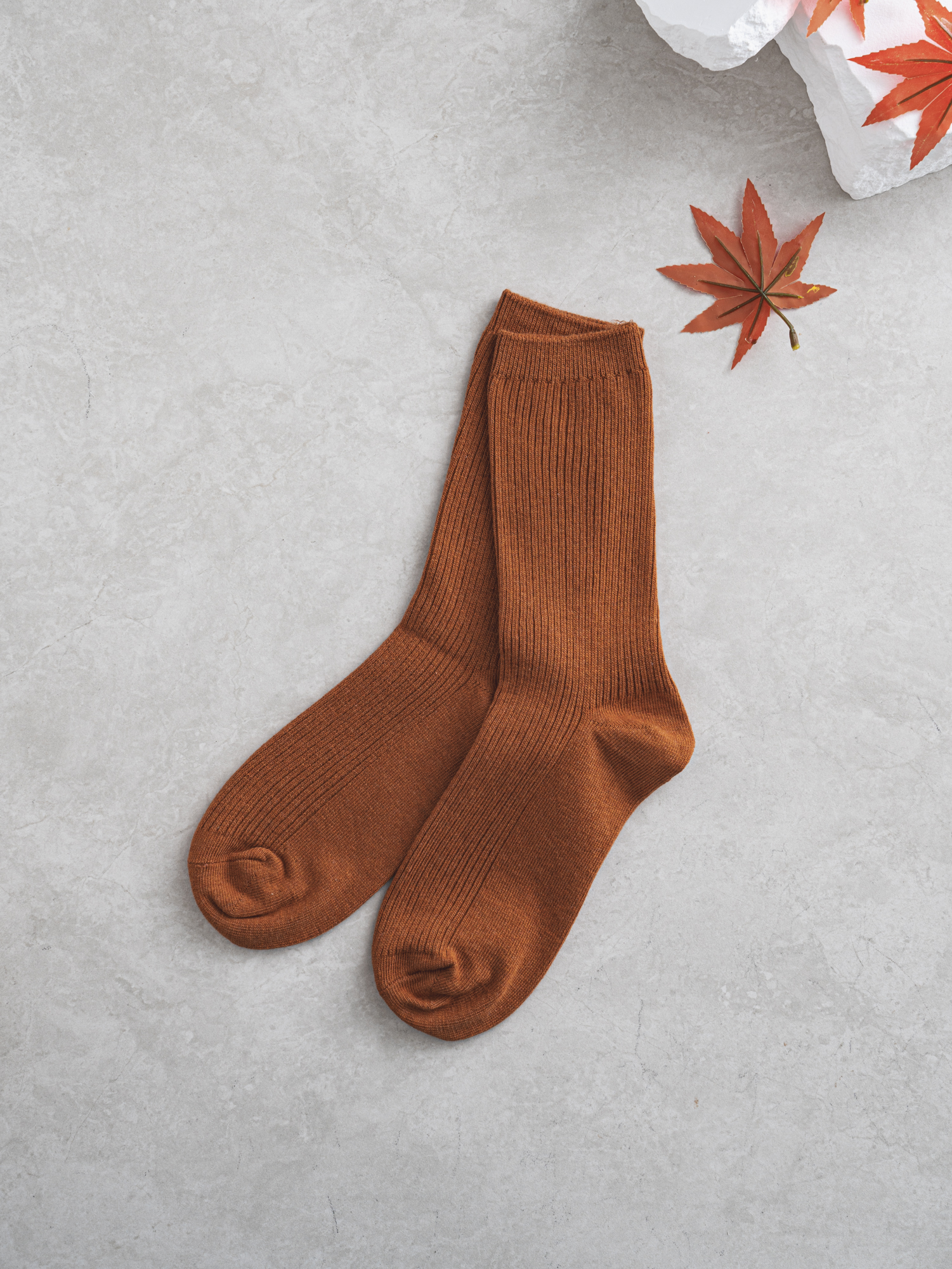 DAISO Women's Corrugated Long Socks (Deep Orange)