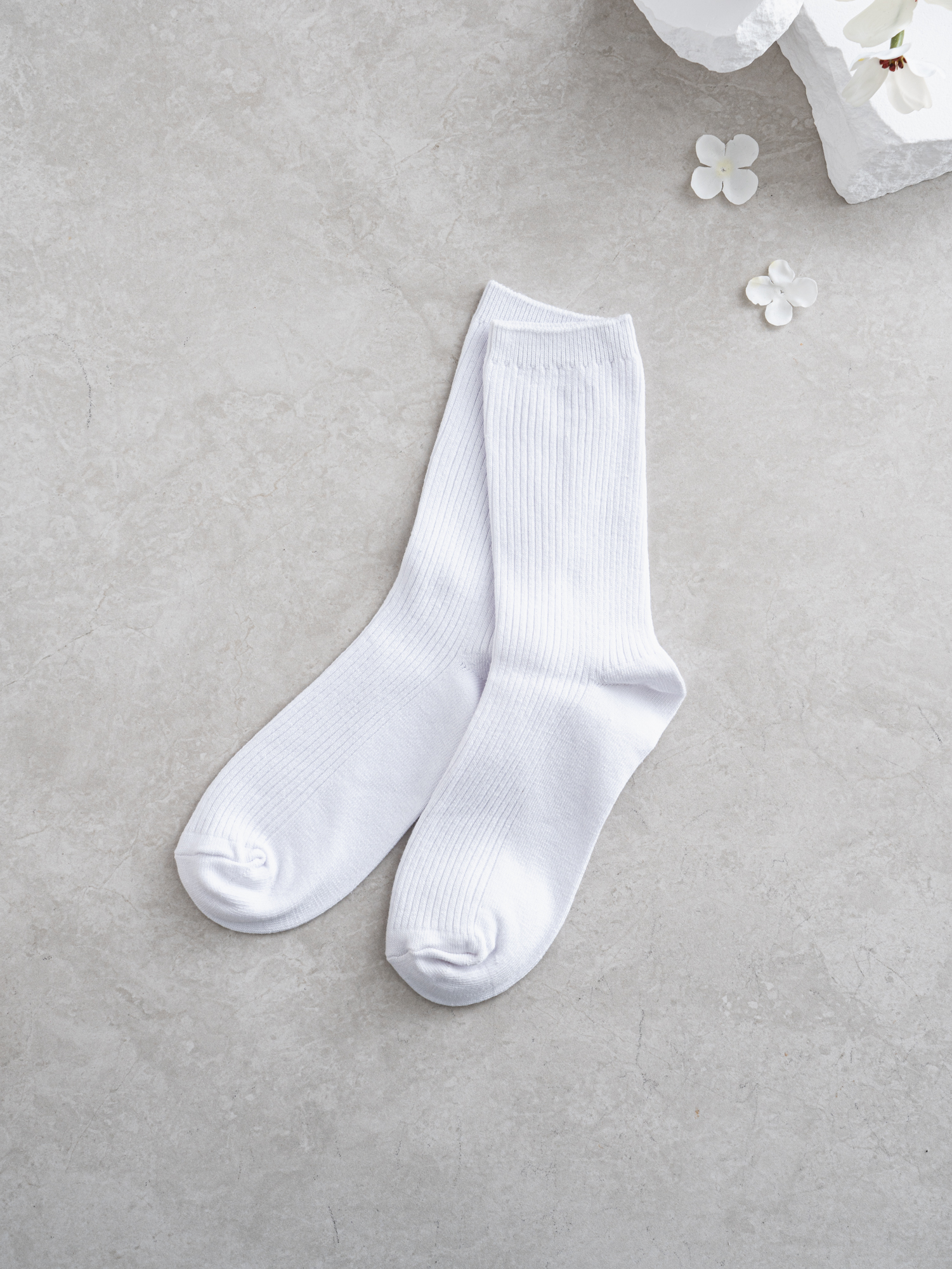 DAISO Women's Corrugated Long Socks (White)