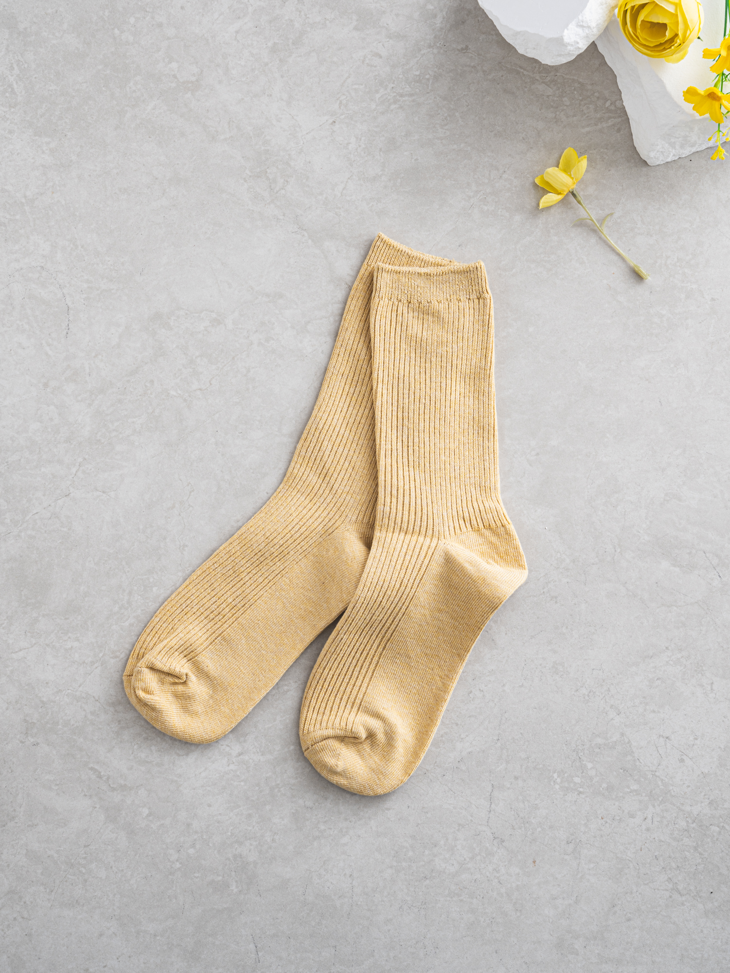 DAISO Women's Corrugated Long Socks (Yellow)