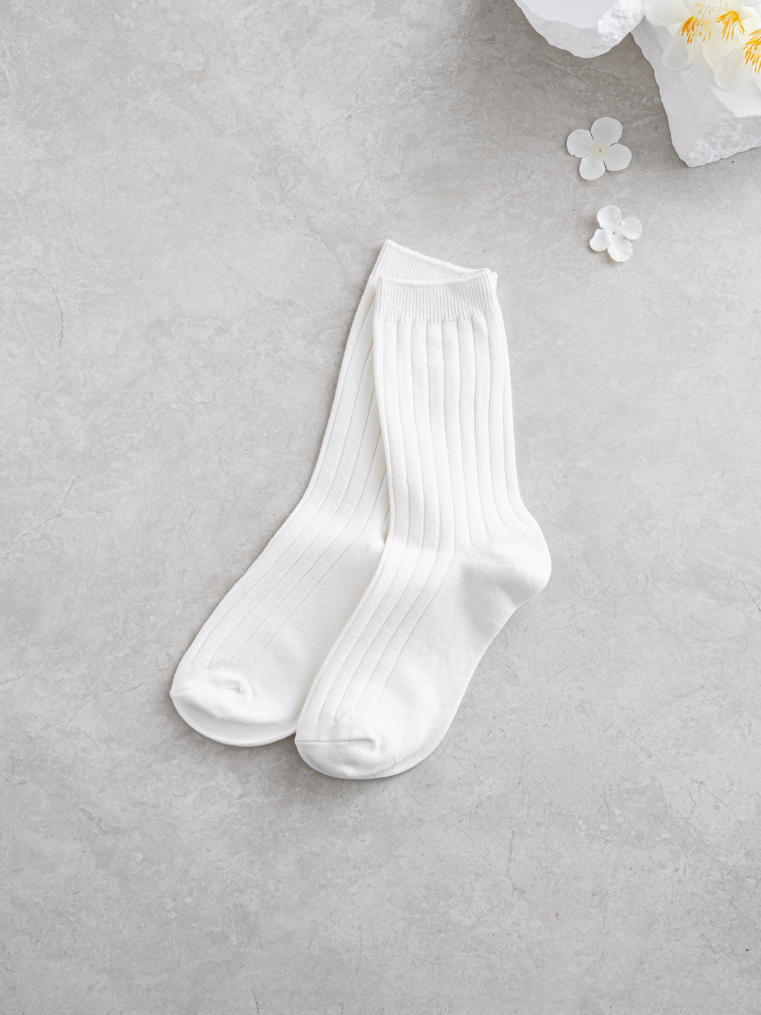 DAISO Women's Class A Wide Leg Long Socks (White)