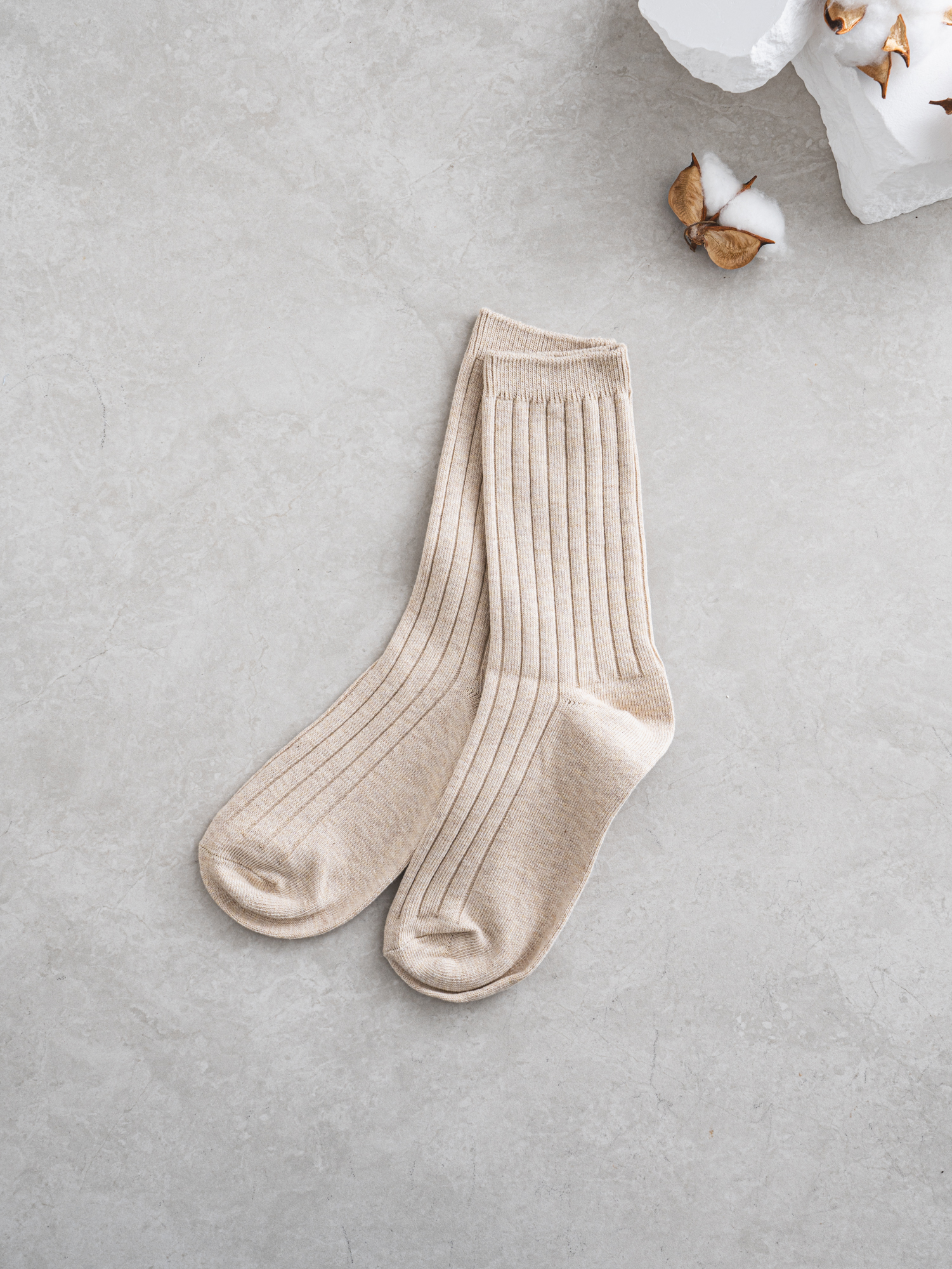 DAISO Women's Class A Wide Rib Knit Socks (Beige)