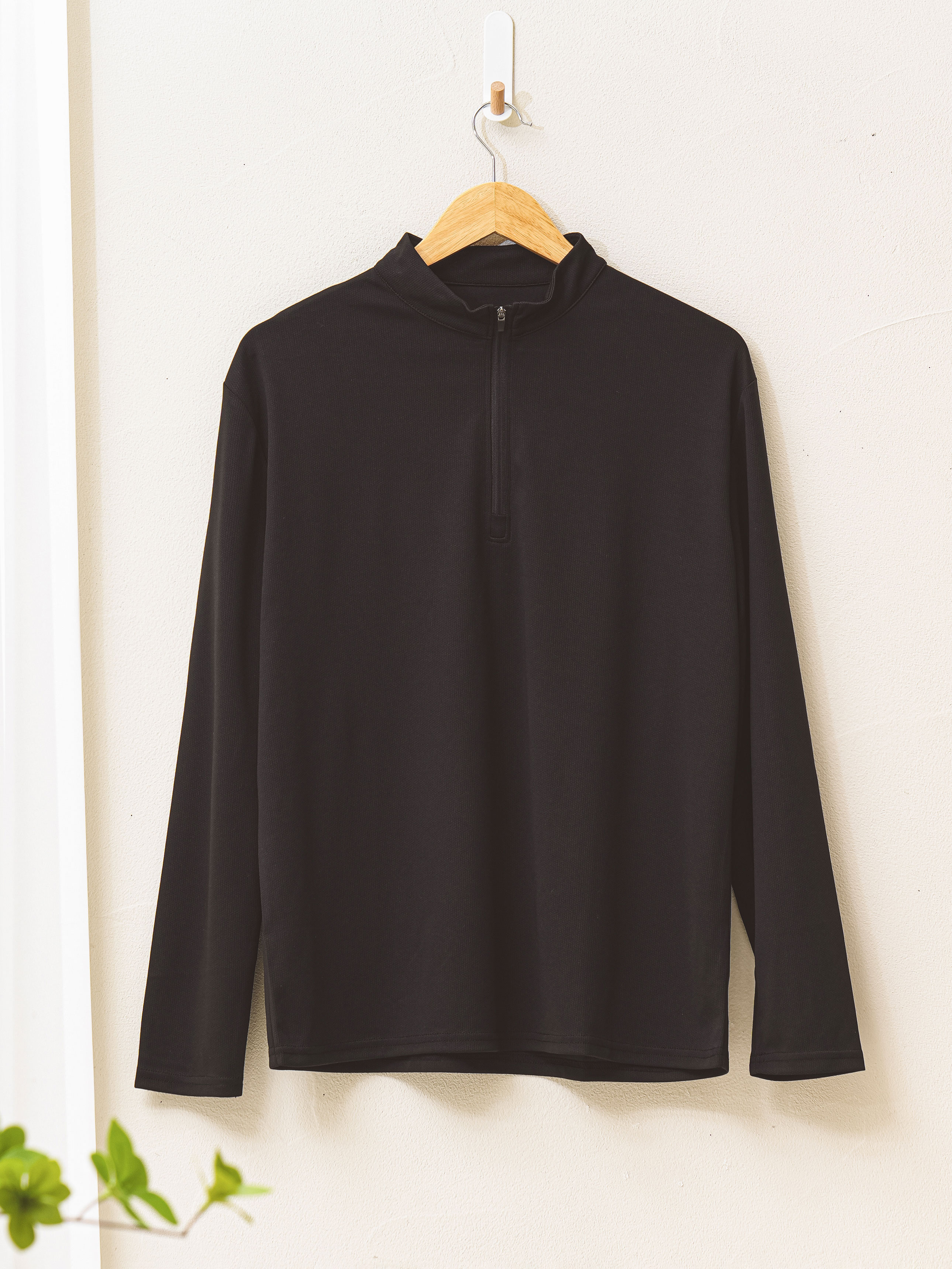 DAISO Half-zip T-shirt (M)