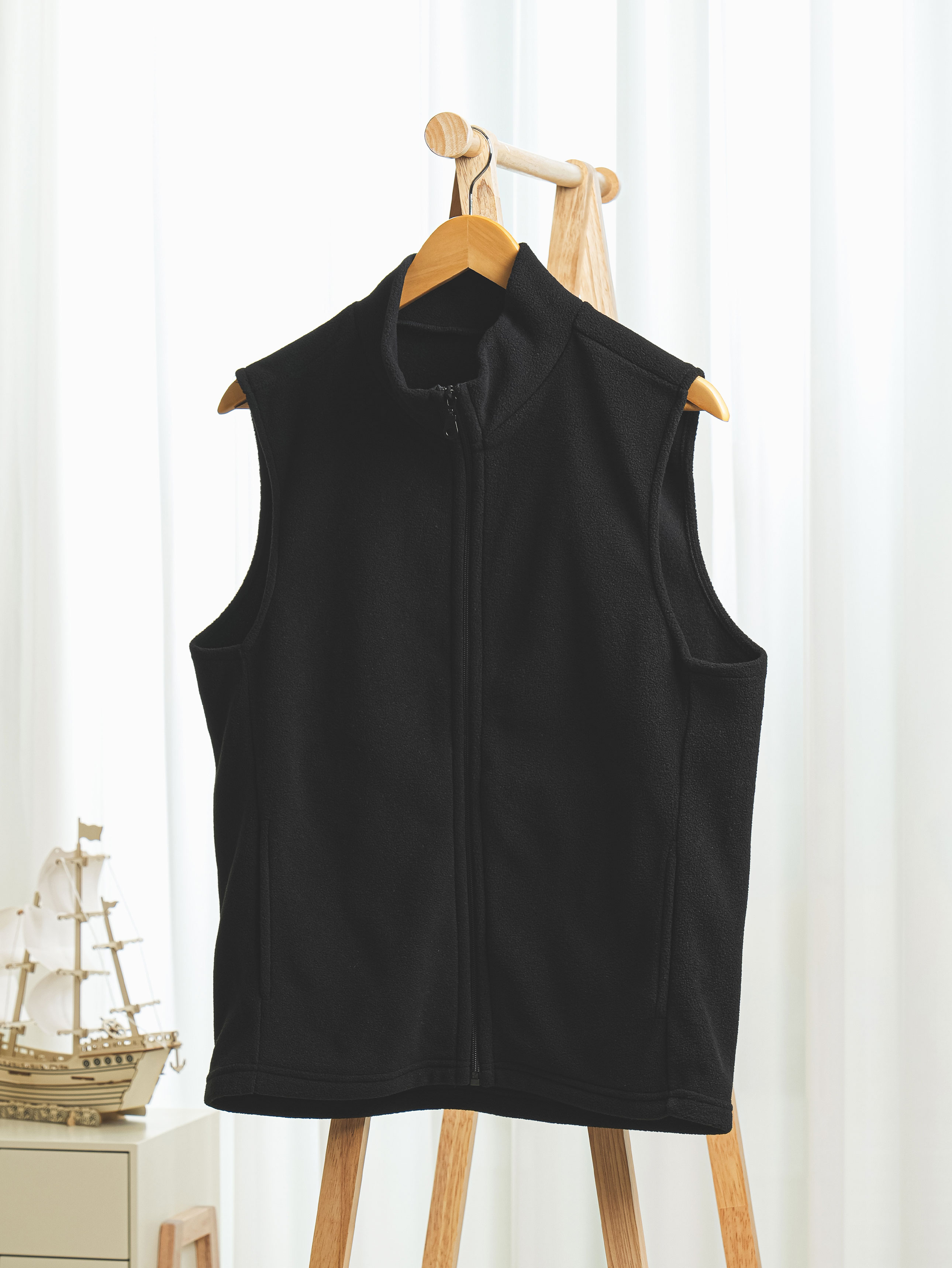 DAISO Basic Fleece Vest (XL/Black)