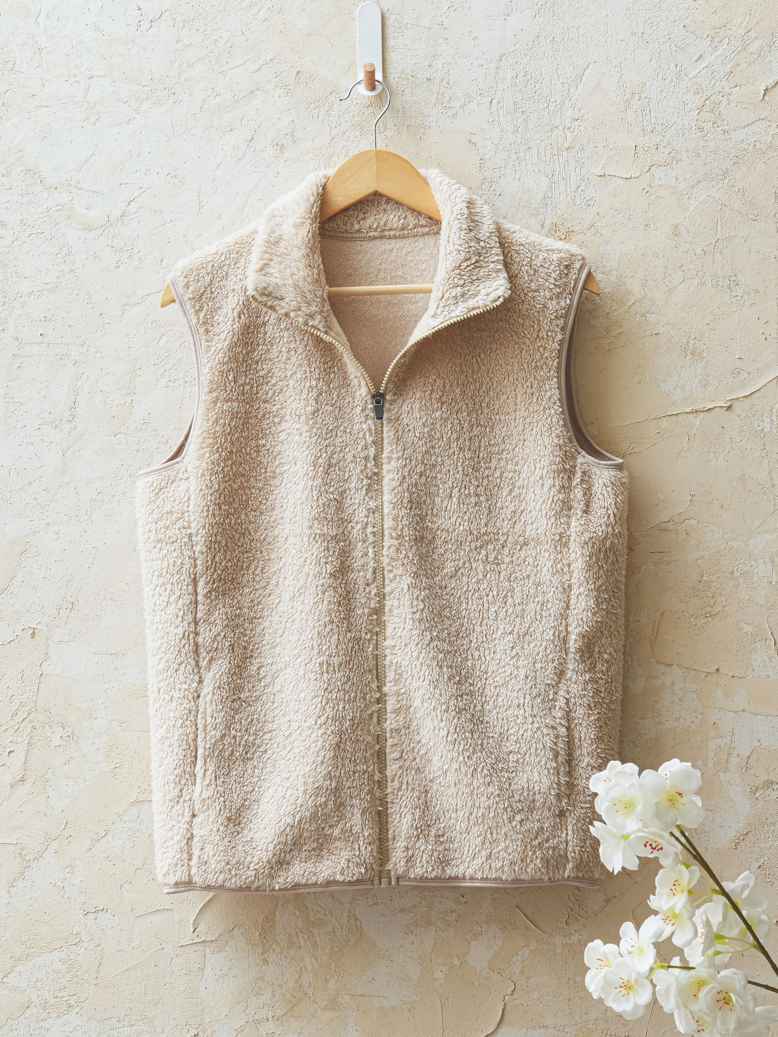 DAISO Fluffy Vest Fleece Zip up (L/Beige)