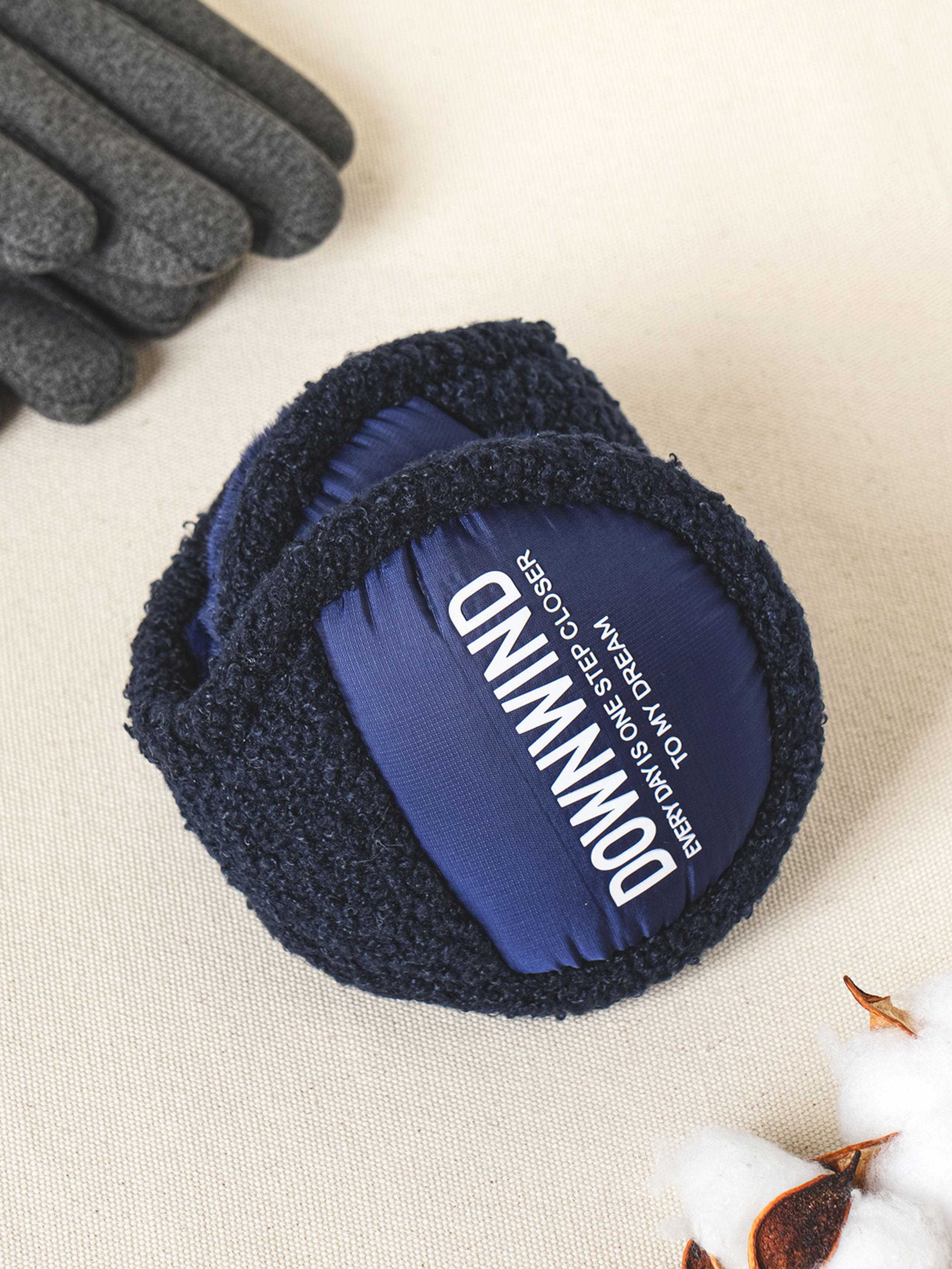 DAISO Padding Point Folding Earmuffs (Navy)